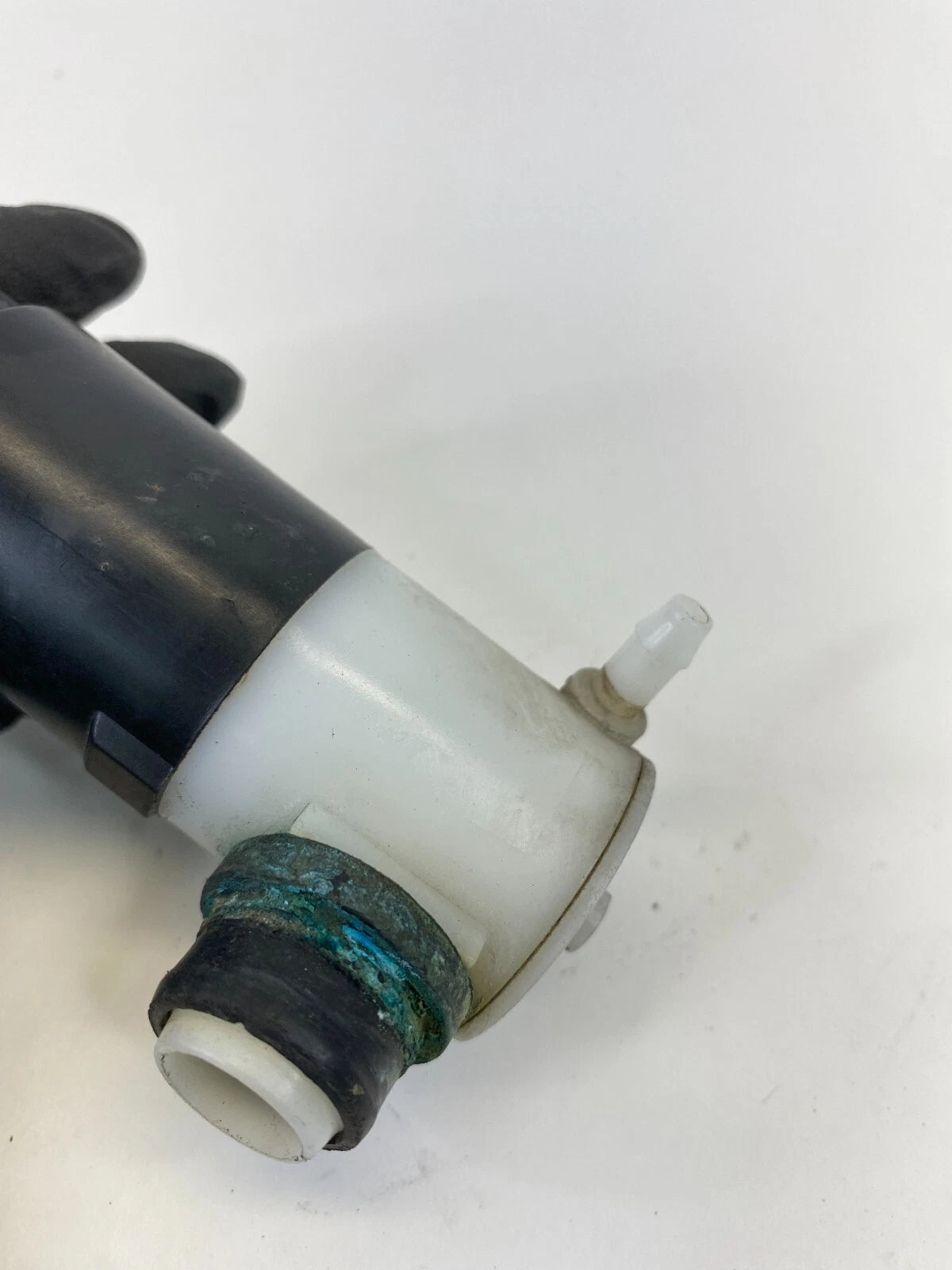 2013-2020 FORD FUSION SEDAN FRONT WINDSHIELD WIPER WASHER PUMP ASSY