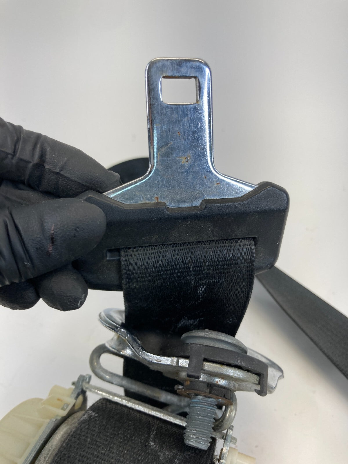 08 09 10 11 Ford Focus Sedan Front Left Driver Side Seat Belt Retractor OEM