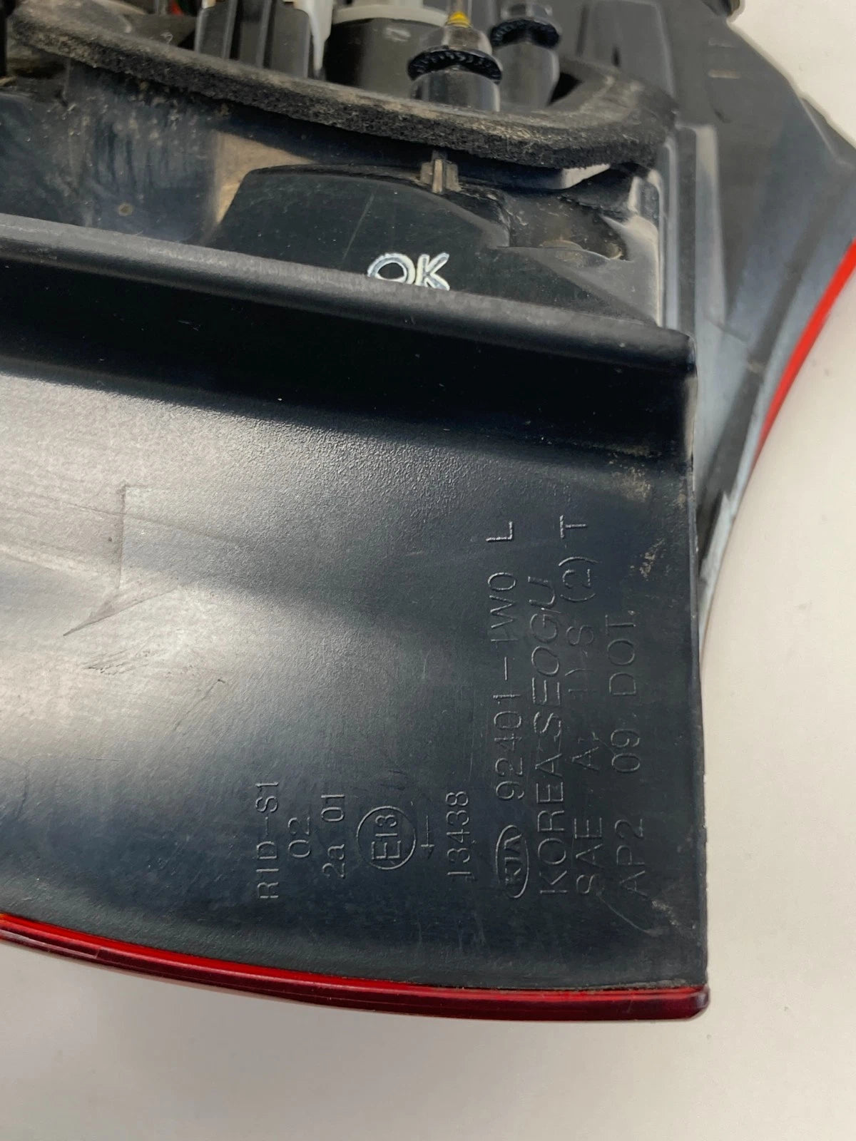 2012-2017 KIA RIO LX SEDAN REAR LEFT LH OUTER TAILLIGHT LAMP 92401-1W0 OEM