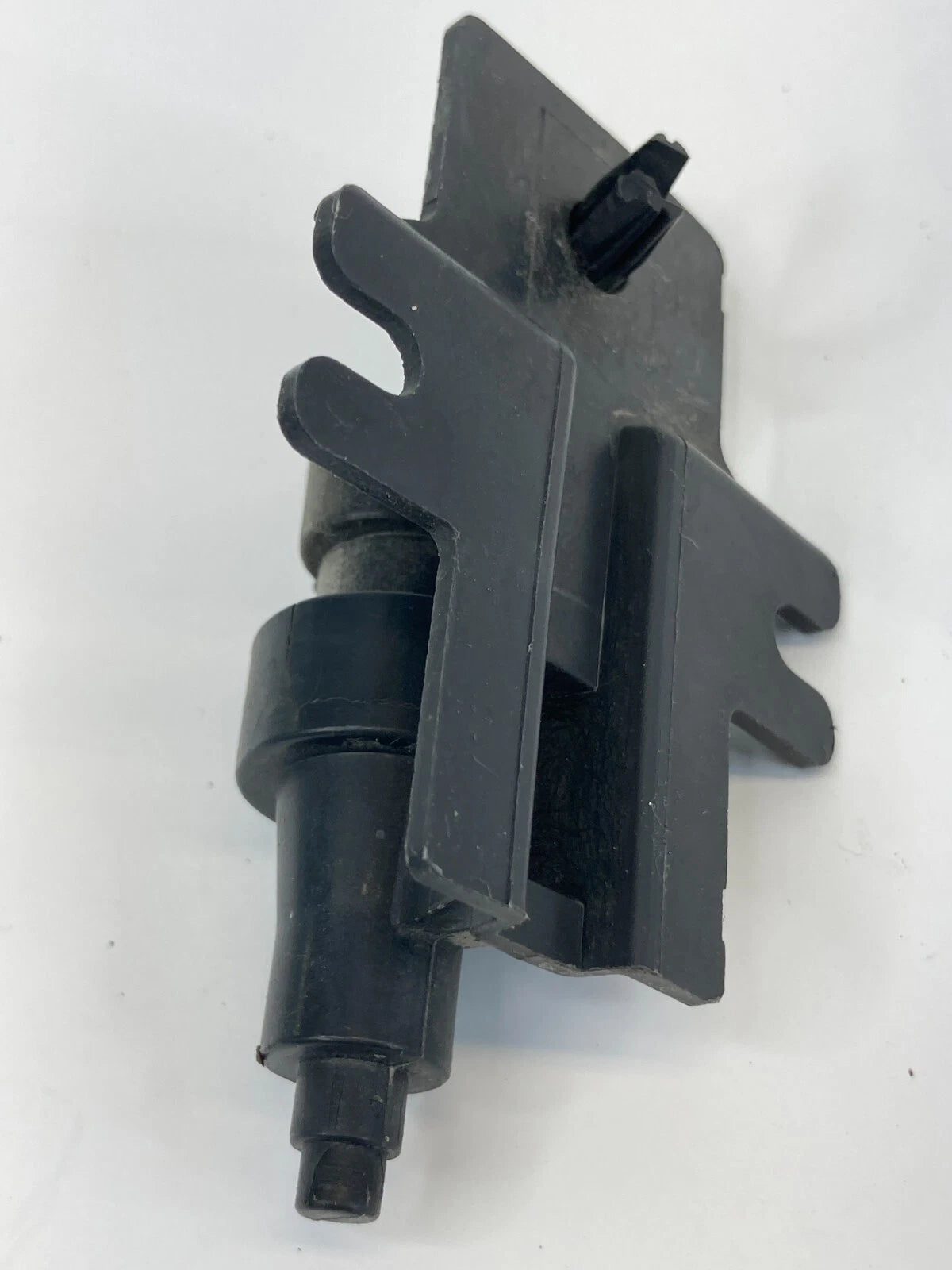 2000-2005 CADILLAC DEVILLE HOOD LATCH MOUNTED AIR AMBIENT TEMP SENSOR OEM