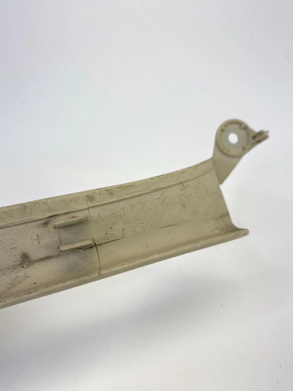 03-06 MERCEDES-BENZ E500 REAR RIGHT DOOR PULL GRAB HANDLE TRIM PANEL A2117370228