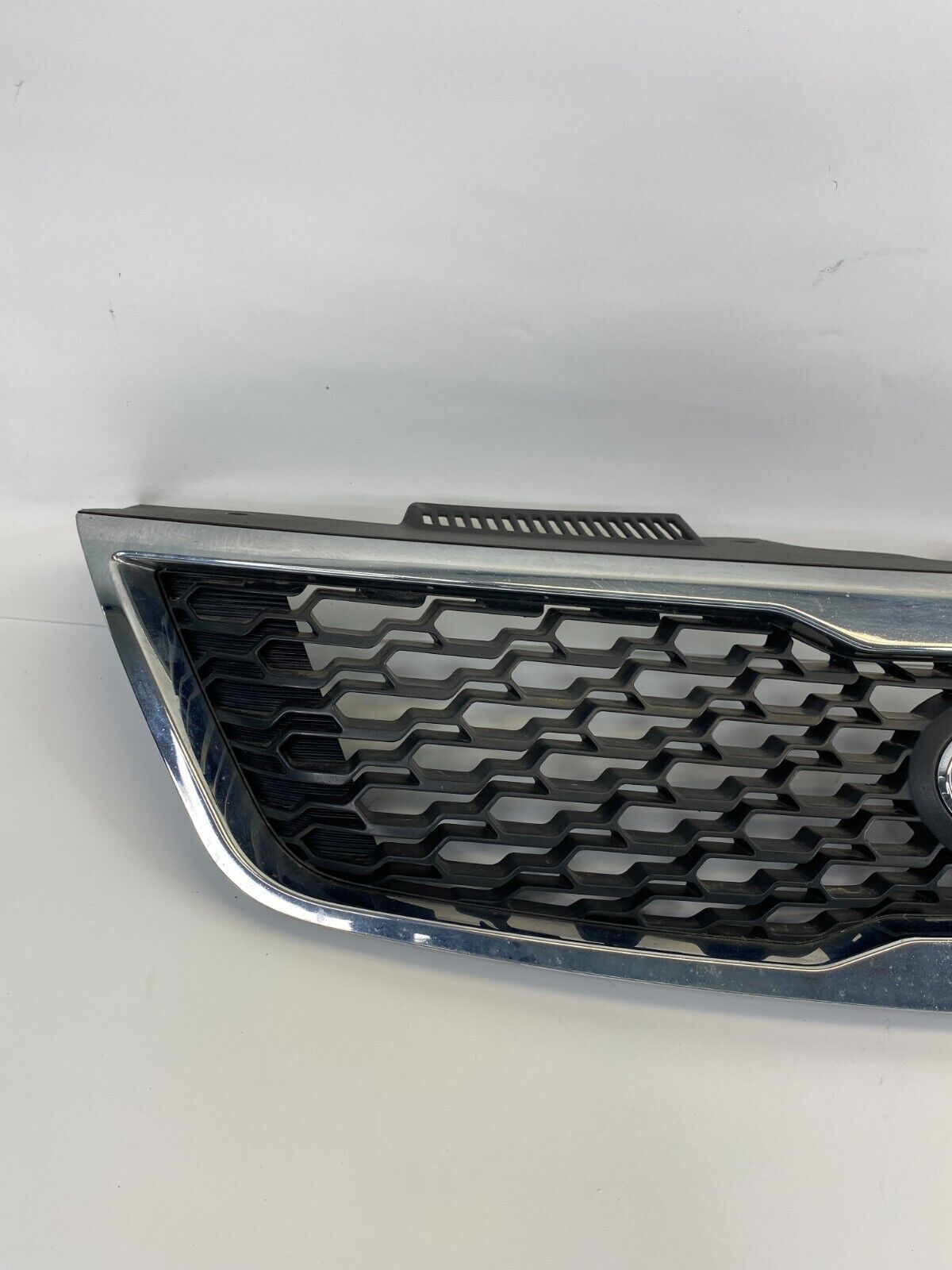 11-13 Kia Forte Sedan Chrome Front Upper Bumper Grill Grille W Emblem 863501M600