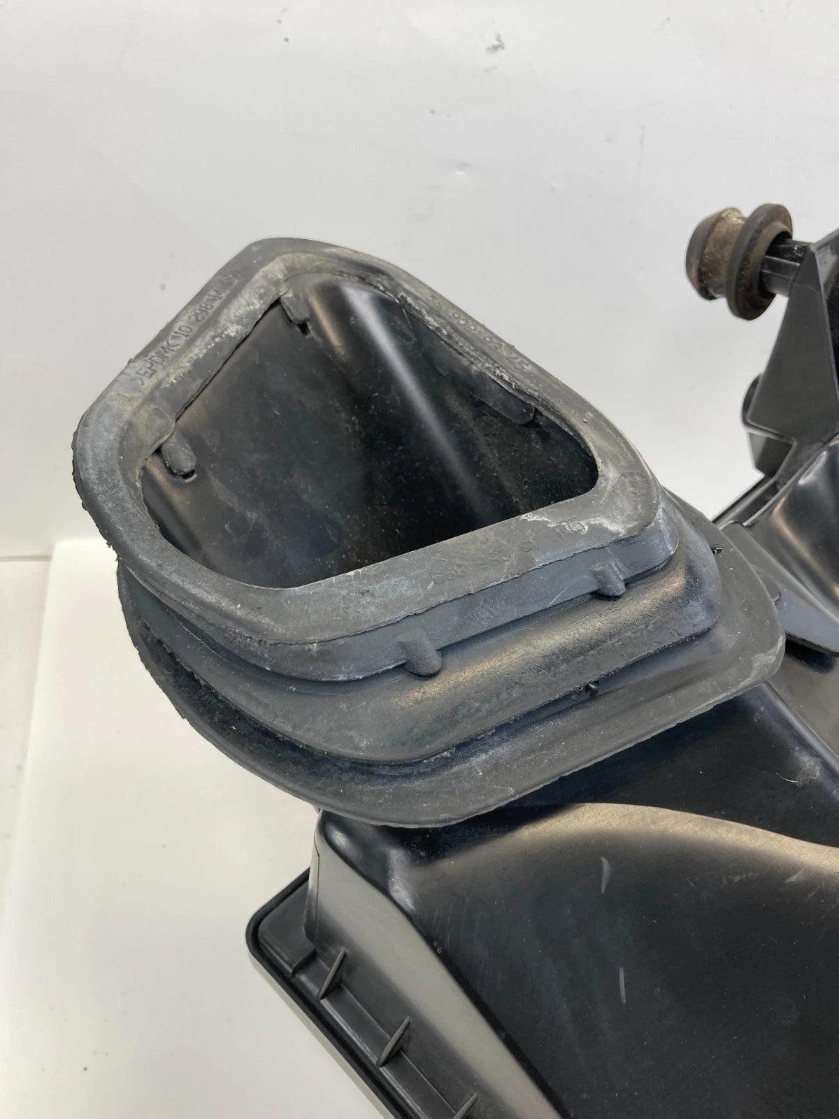 2011 2012 2013 2014 CHEVROLET CRUZE 1.4L AIR INTAKE CLEANER BOX FILTER HOUSING