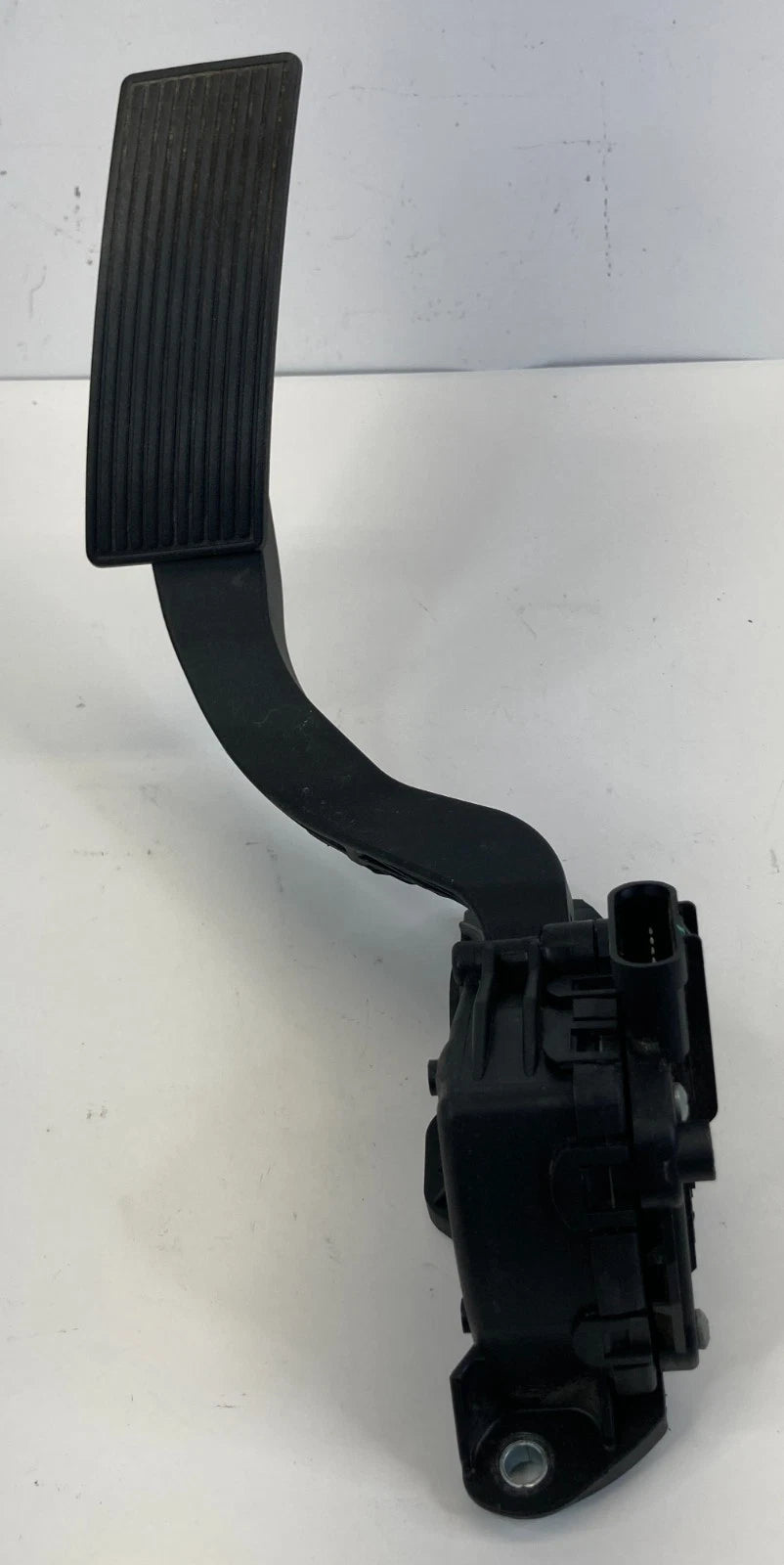 2007-2011 GMC YUKON ESCALADE GAS ACCELERATOR PEDAL ASSEMBLY 15101848 OEM