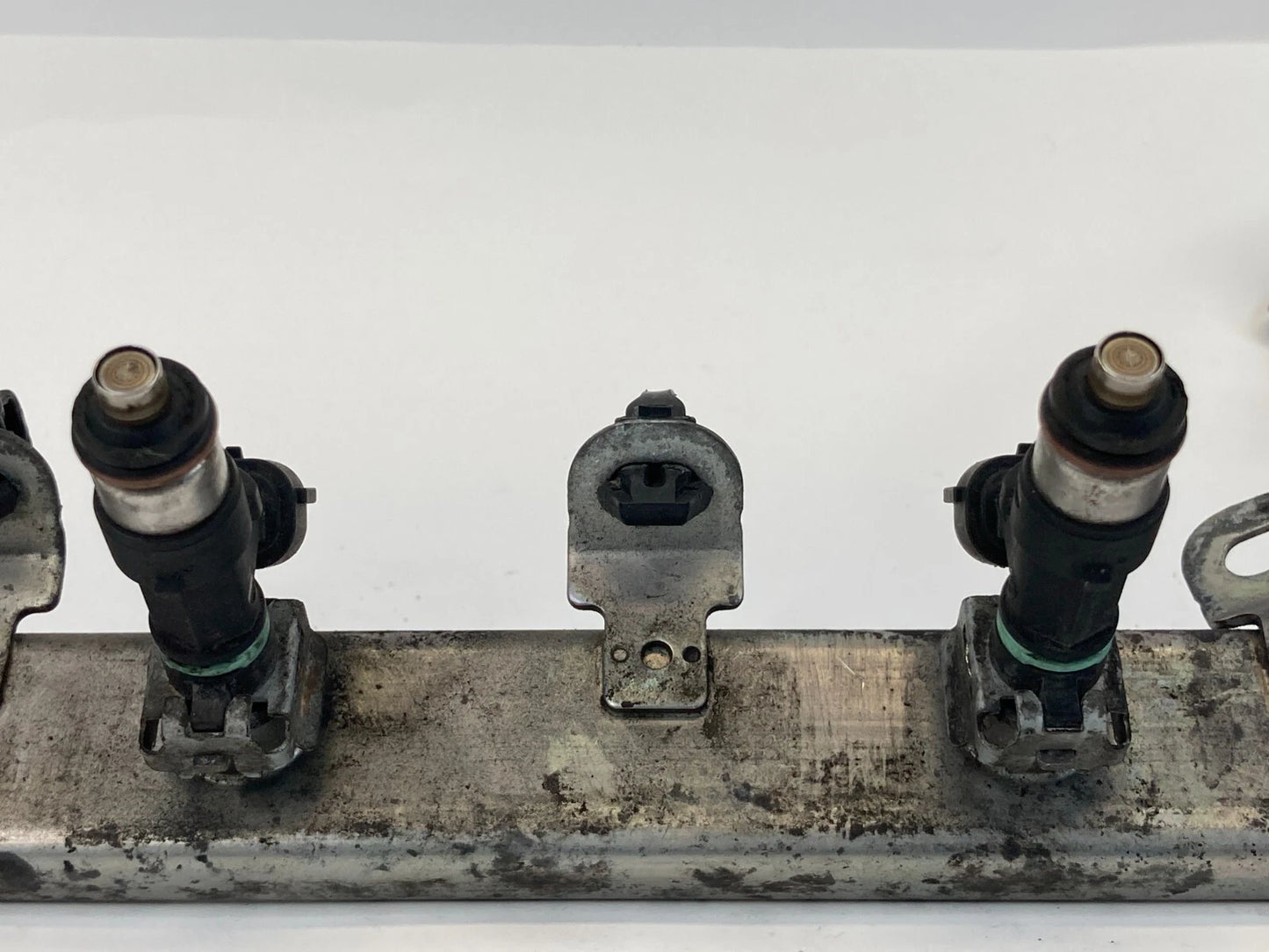 2008-2013 NISSAN ROGUE 2007-2012 SENTRA 2.5L L4 FUEL INJECTORS RAIL SET OEM