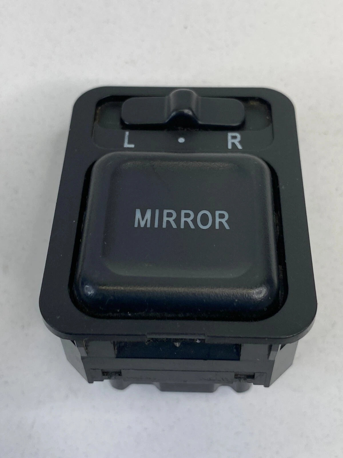 2003 2004 2005 HONDA PILOT FRONT LEFT DRIVER POWER MIRROR CONTROL BUTTON SWITCH