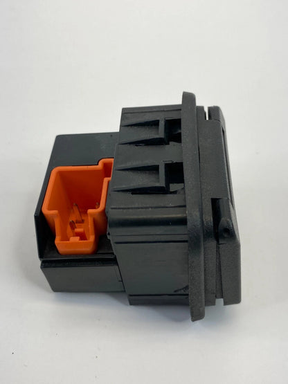 2006-2011 MERCEDES-BENZ ML350 POWER OUTLET PLUG SOCKET ASSY 000-820-53-51 OEM
