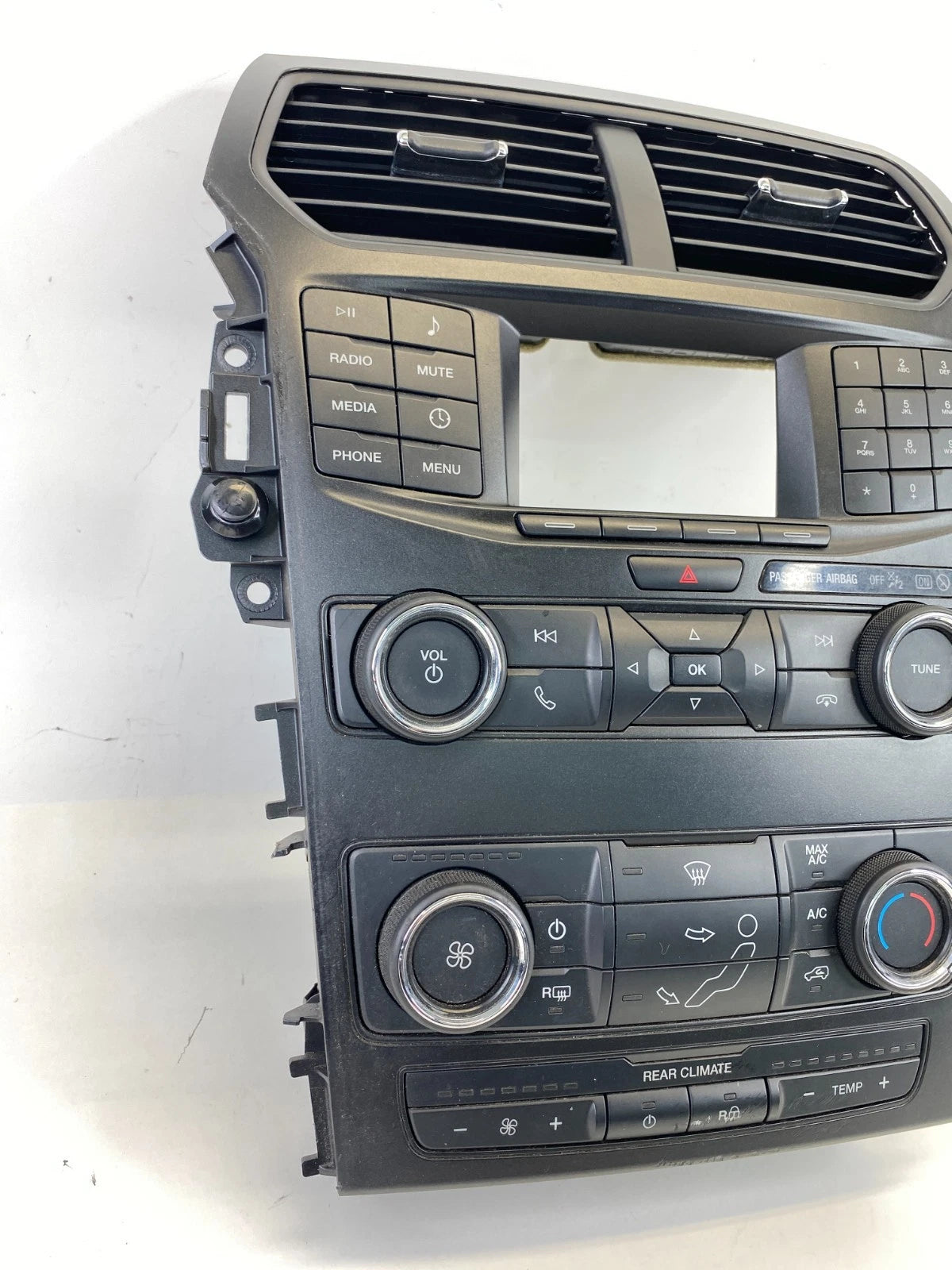 18 19 FORD EXPLORER CLIMATE CONTROL & RADIO TRIM BEZEL W/AIR VENT JB5T-18A802-LB