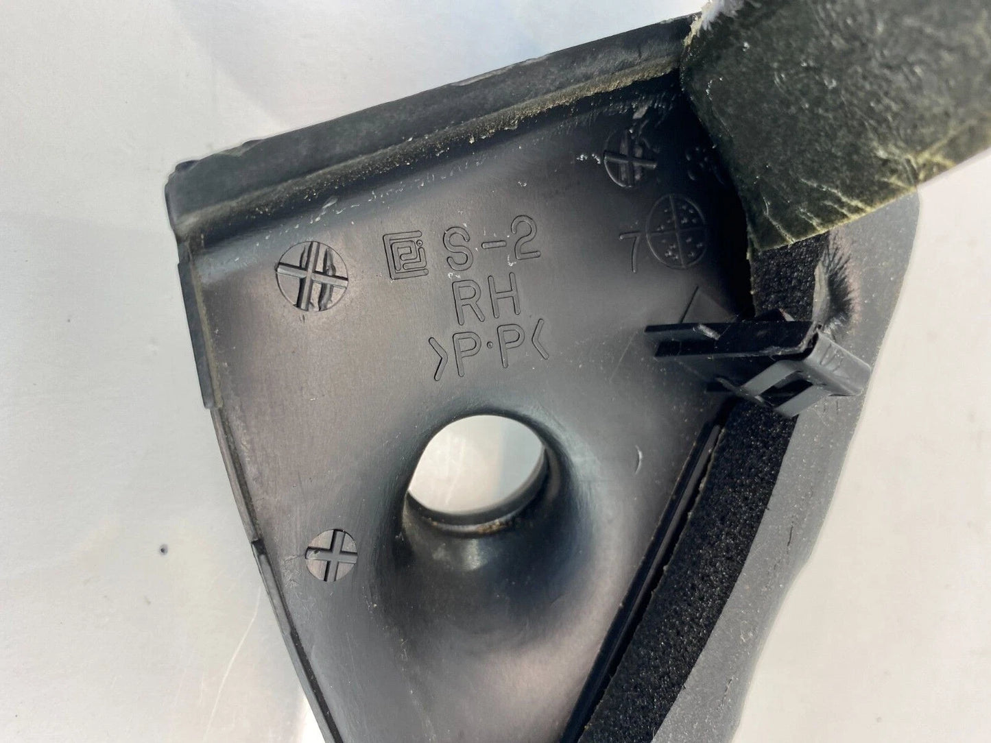 2000-2004 KIA SPECTRA FRONT RIGHT PASSENGER MIRROR CORNER COVER TRIM PANEL OEM