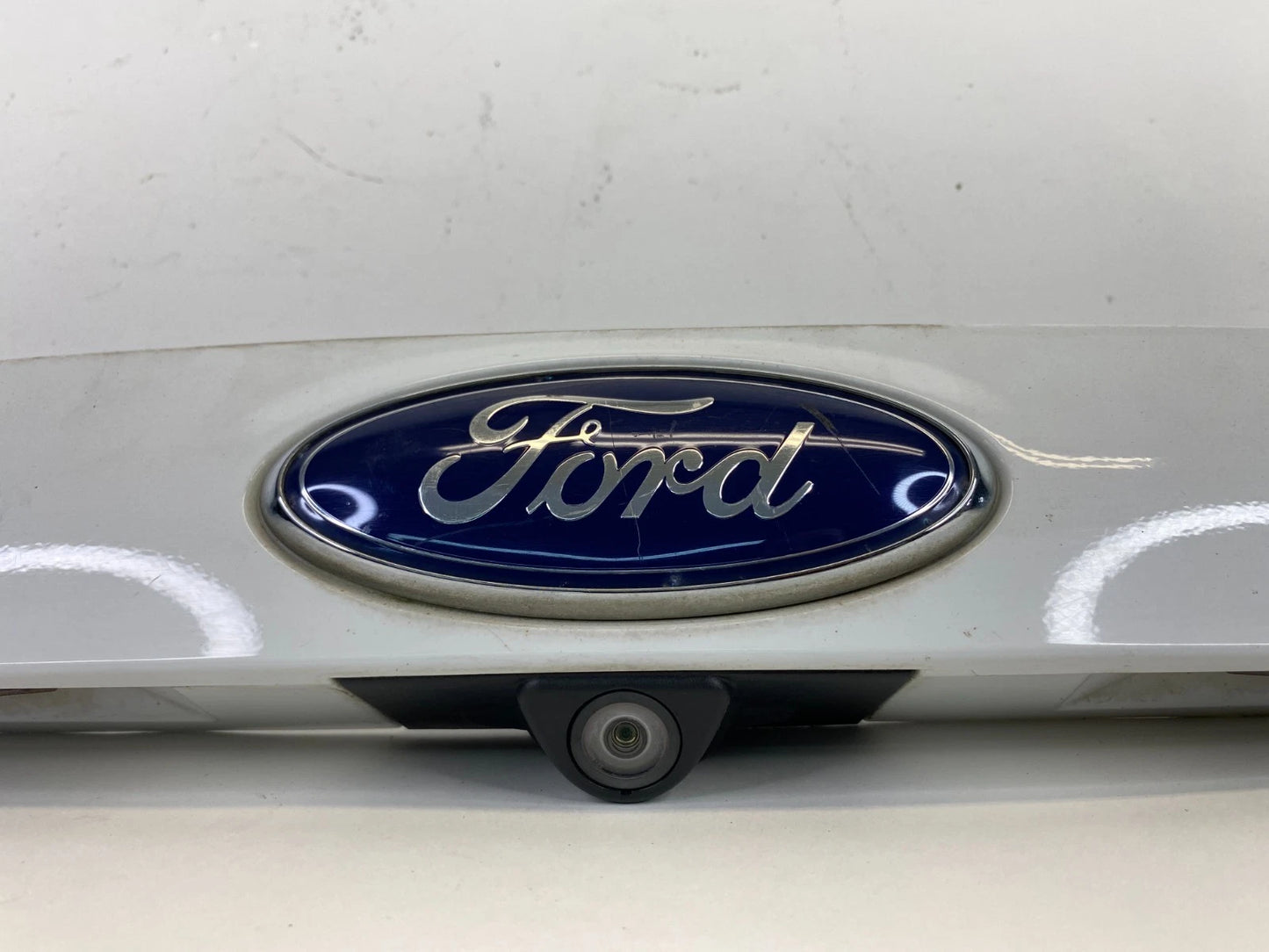 2013-2016 FORD ESCAPE LIFTGATE TAILGATE TRIM MOLDING LICENSE PANEL W/ CAMERA