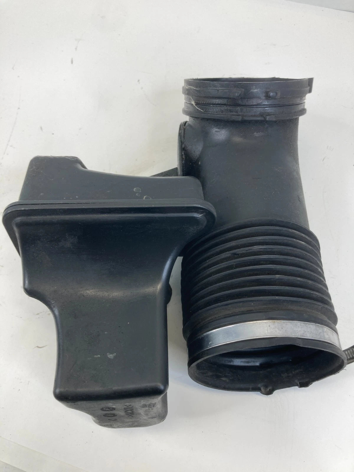 2007 2008 BMW 328XI 07-13 328I AIR INTAKE HOSE TUBE DUCT PIPE BOOT 13717536004