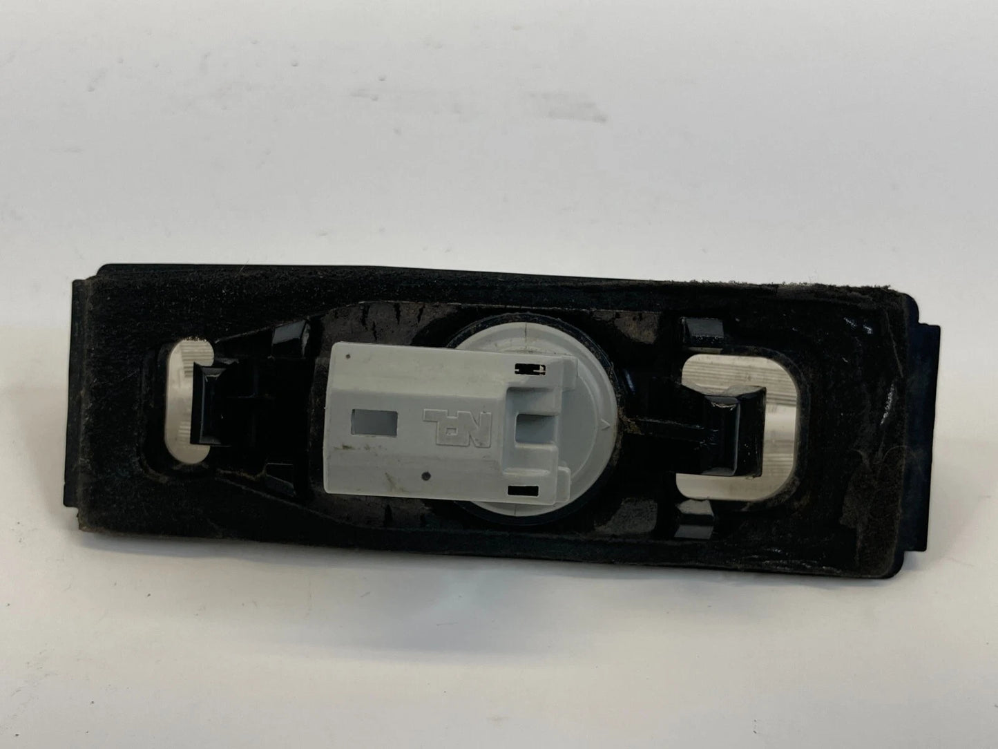 2002-2011 TOYOTA CAMRY TRUNK LID LEFT OR RIGHT LICENSE PLATE LIGHT LAMP OEM