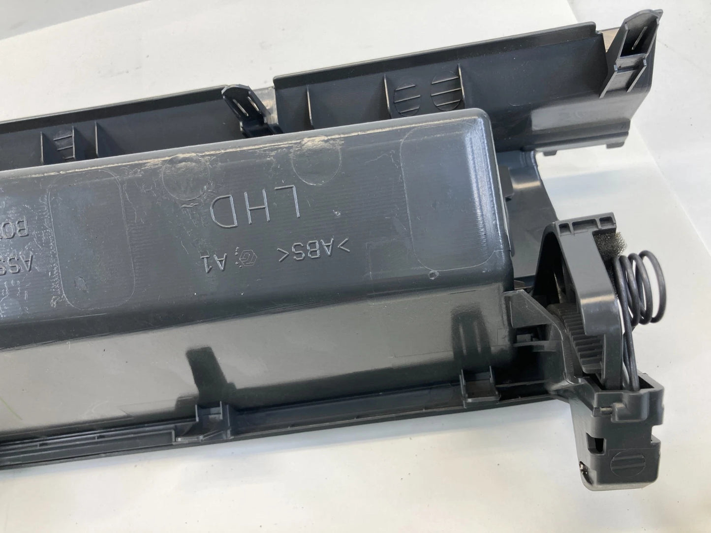 2010-2015 TOYOTA PRIUS UPPER GLOVE BOX STORAGE COMPARTMENT 55511-47040