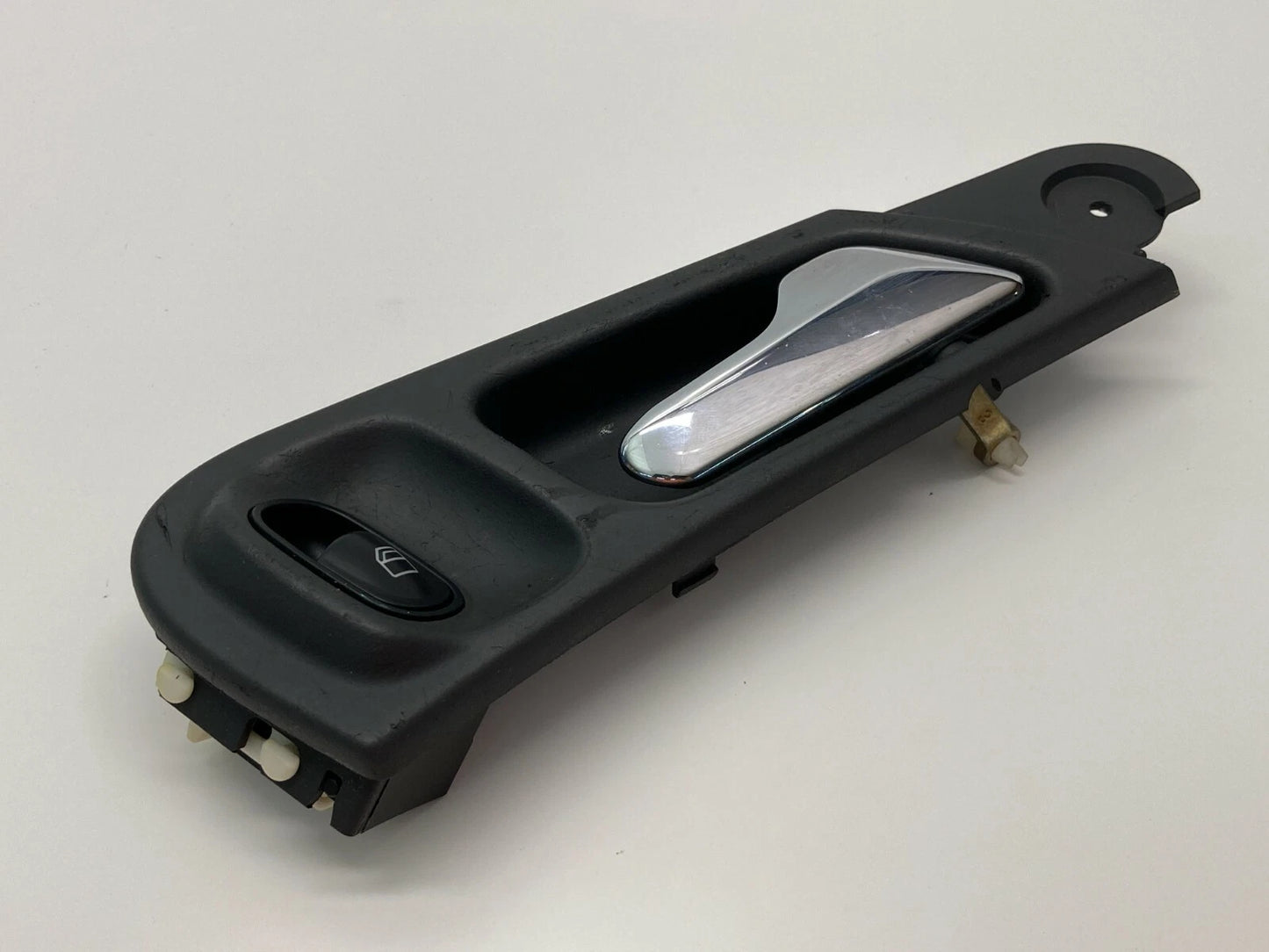 01-05 MERCEDES-BENZ C320 REAR RIGHT SIDE INTERIOR DOOR HANDLE W/ WINDOW SWITCH