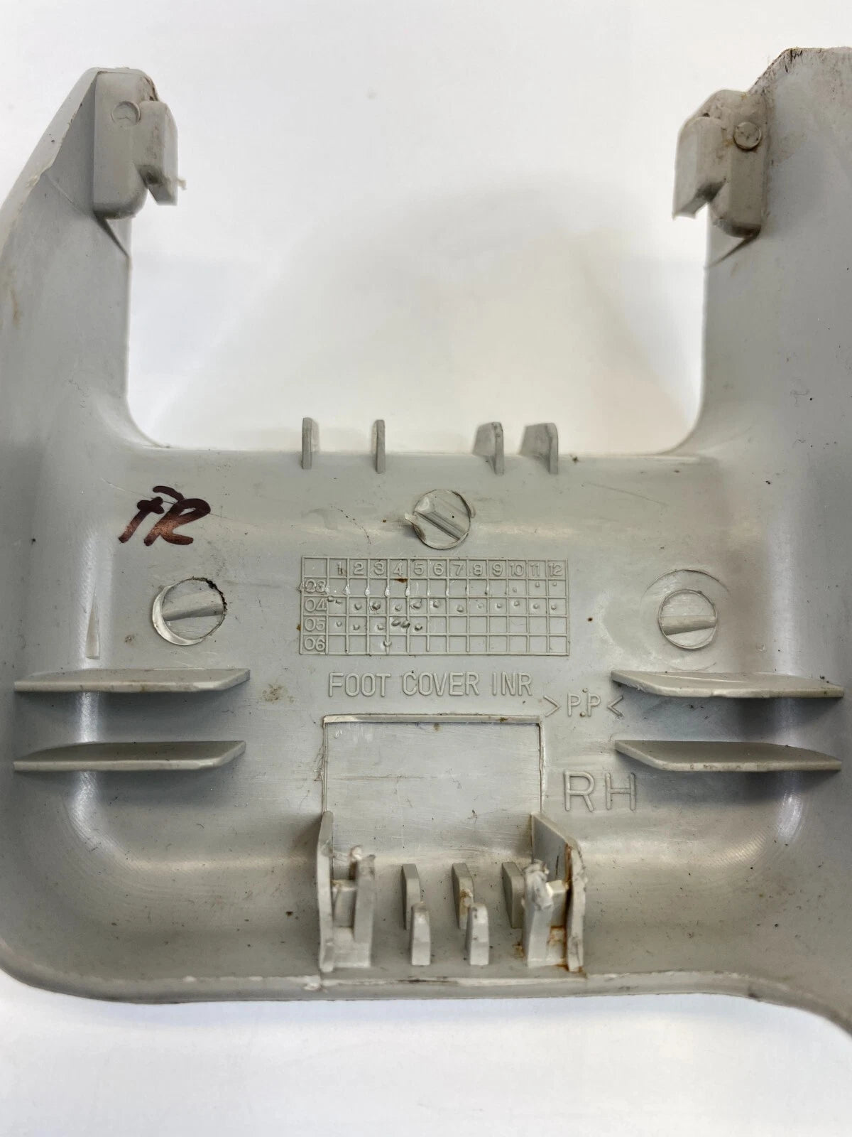 2004-2006 KIA SPECTRA FRONT RIGHT PASSENGER SEAT RAIL TRACK COVER GRAY UNIT OEM