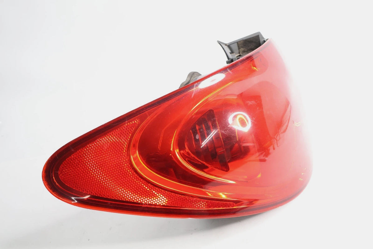 2007-2010 HYUNDAI ELANTRA SEDAN LEFT DRIVER SIDE OUTER TAIL LIGHT LAMP OEM