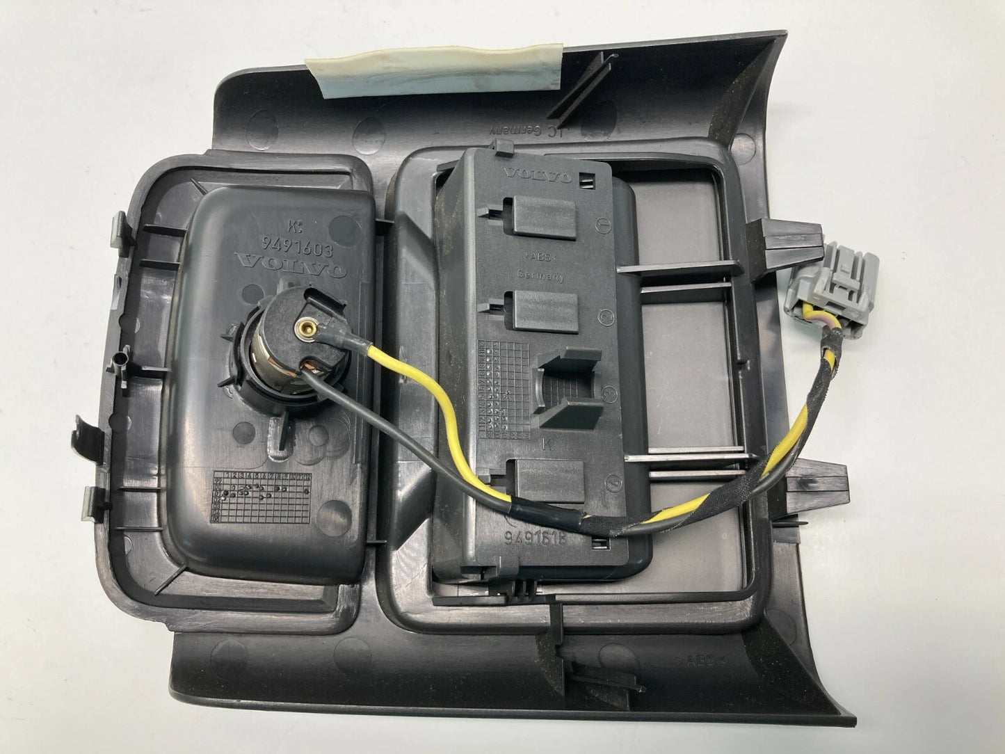 2001 2002 2003 2004 VOLVO S60 REAR CENTER CONSOLE POWER OUTLET TRIM BEZEL OEM