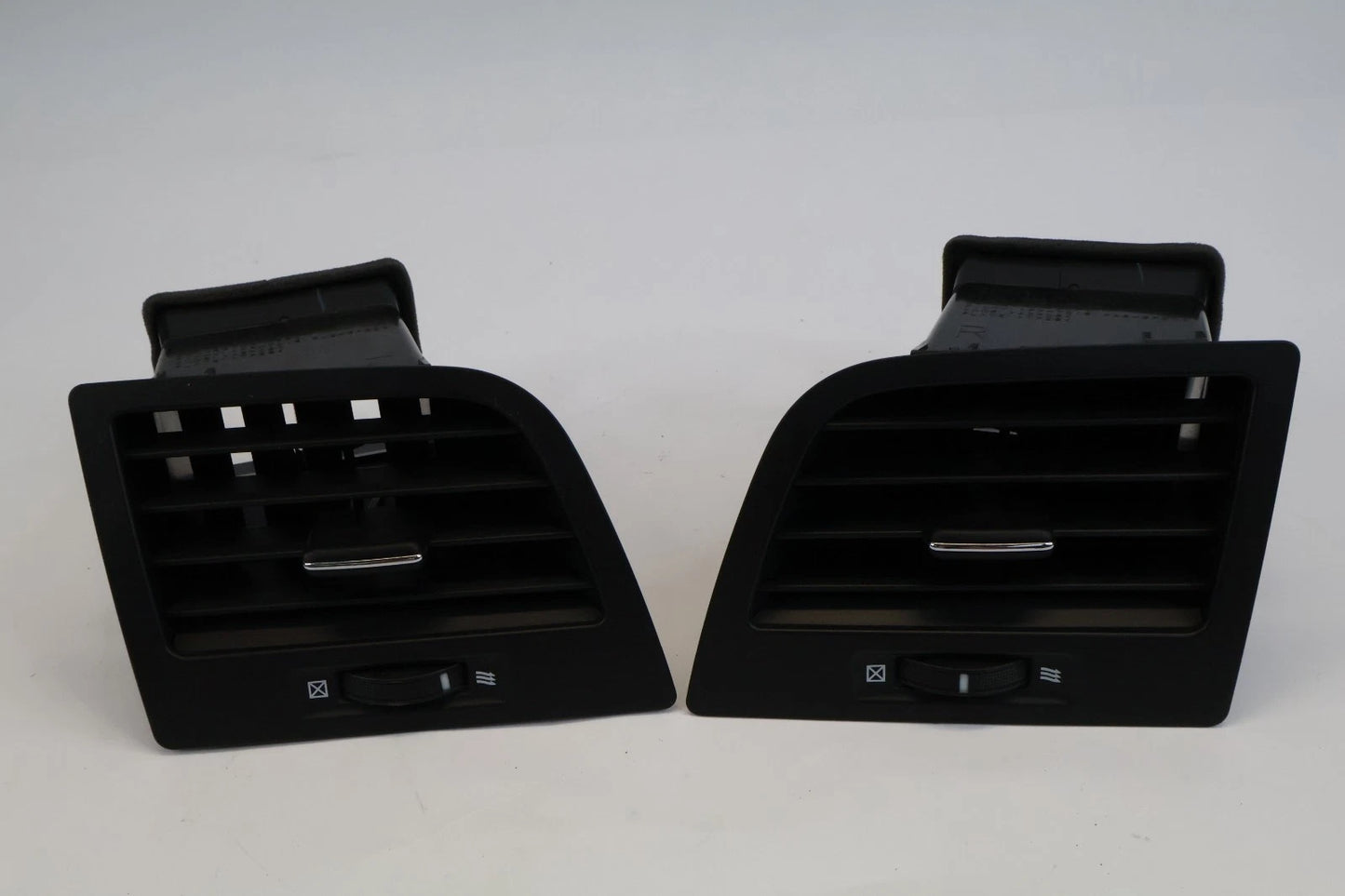 2010-2013 SUZUKI KIZASHI DASH LEFT & RIGHT AIR VENT OUTLET DUCT 73630A57L00N OEM