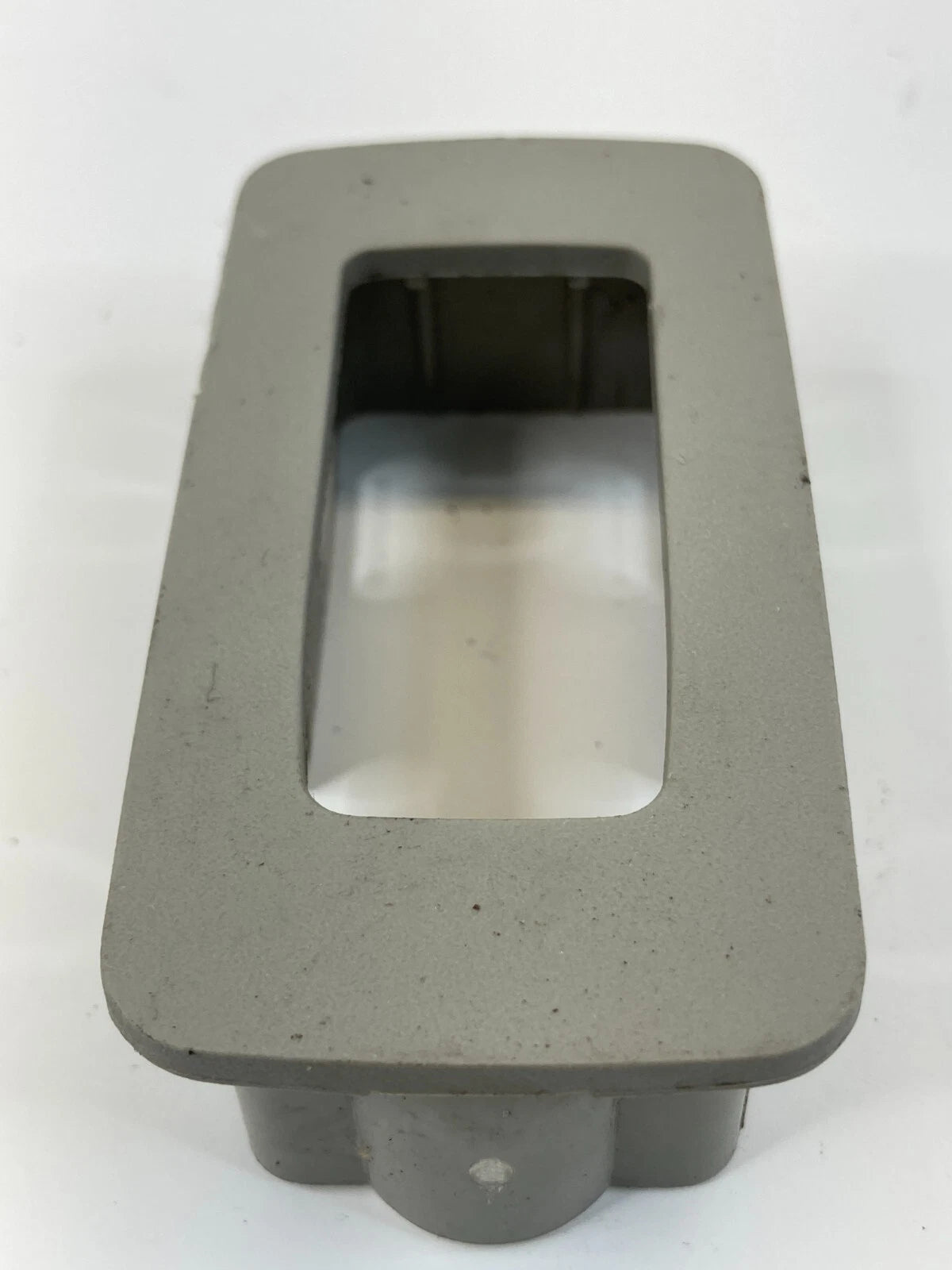 2006 2007 CHRYSLER 300 REAR LEFT SIDE DOOR WINDOW SWITCH COVER BEZEL 1052530AB