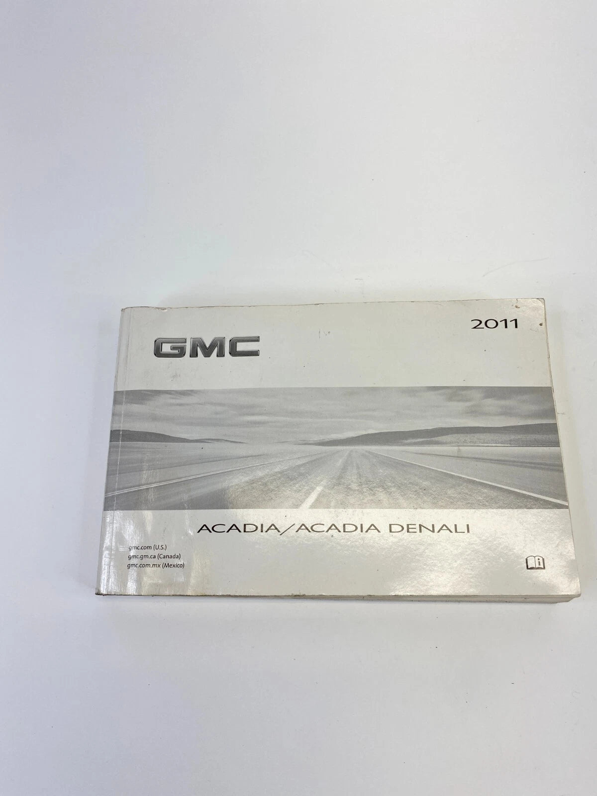 2011 GMC ACADIA OWNERS MANUAL WARRANTY ASSISTANCE INFORMATION BOOK & CD OEM