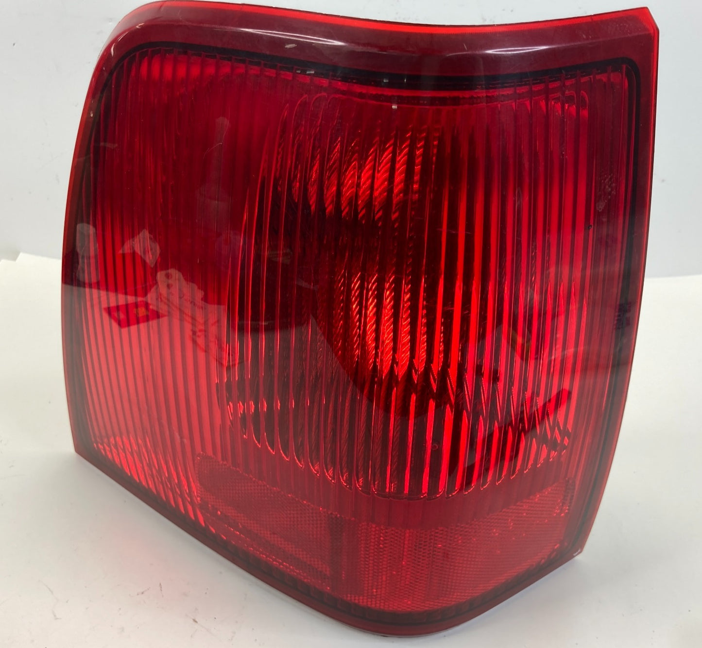 2002-2006 Lincoln Navigator Left Side Taillight Tail Lamp Assy 2L7X-13B505-A OEM