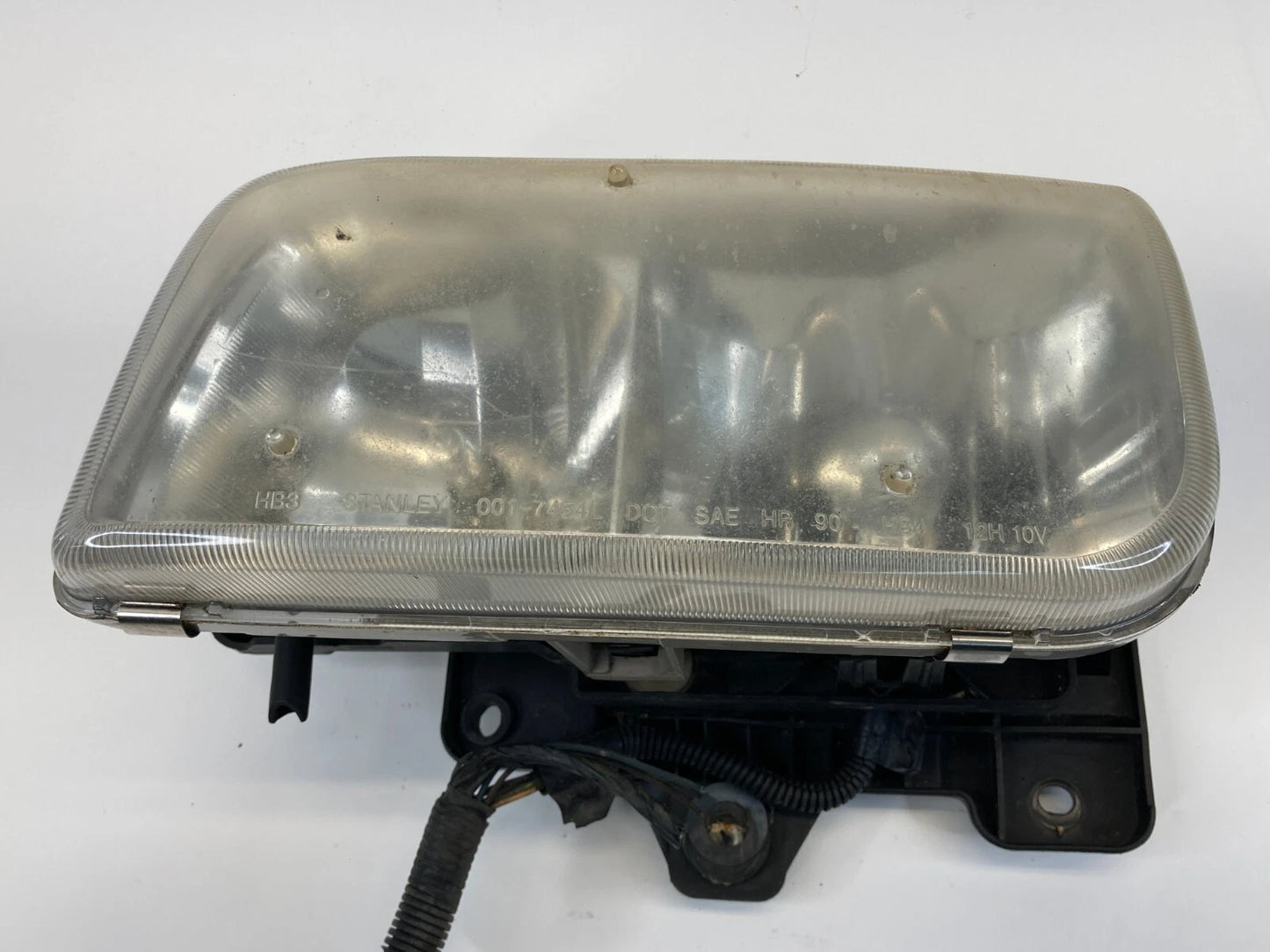 1999 2000 CADILLAC ESCALADE FRONT LEFT SIDE HEADLIGHT HEADLAMP 15738657 OEM