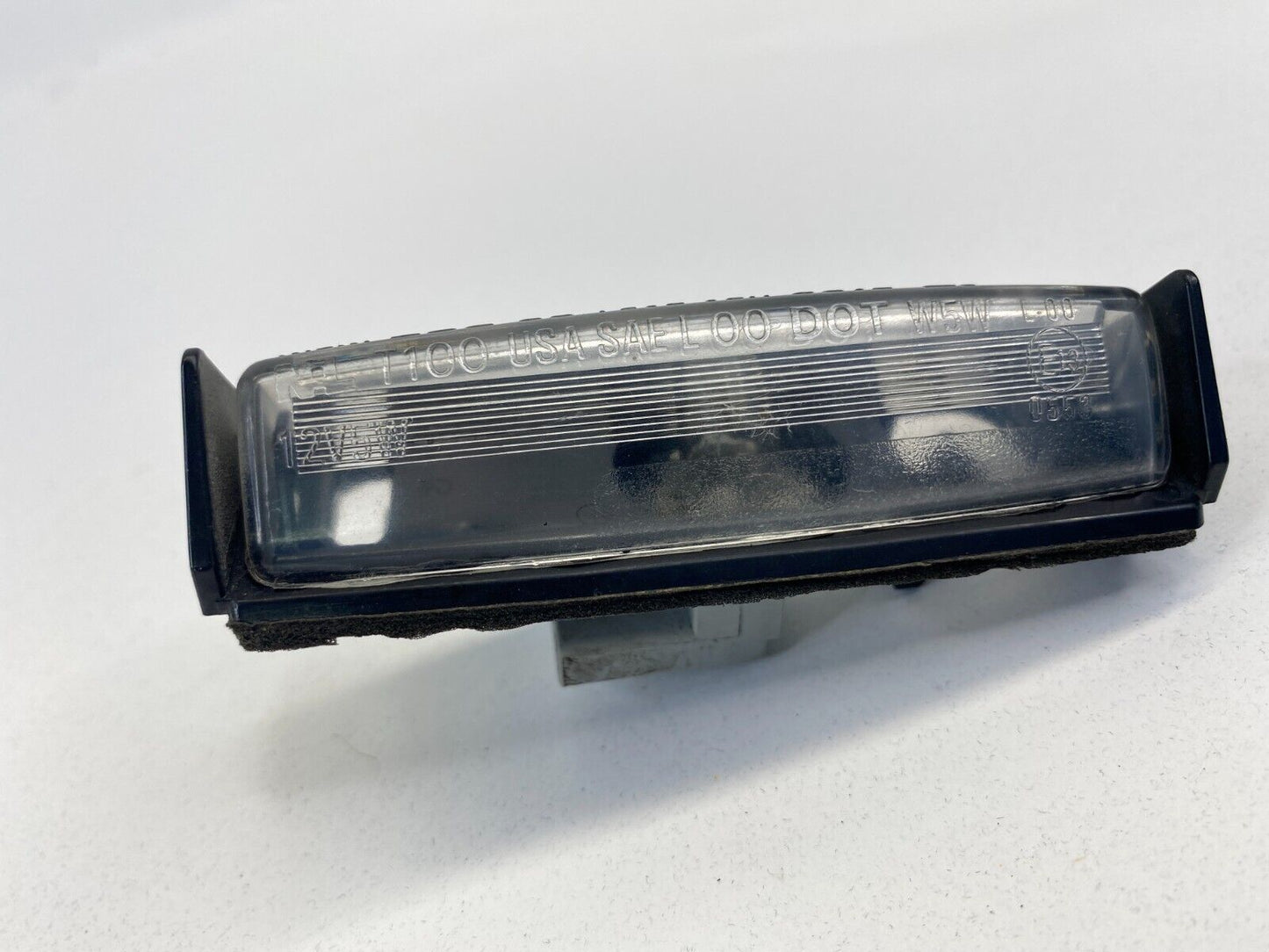 2004-2010 Toyota Sienna LE Van Rear Trunk License Plate Light Lamp Assy E130553
