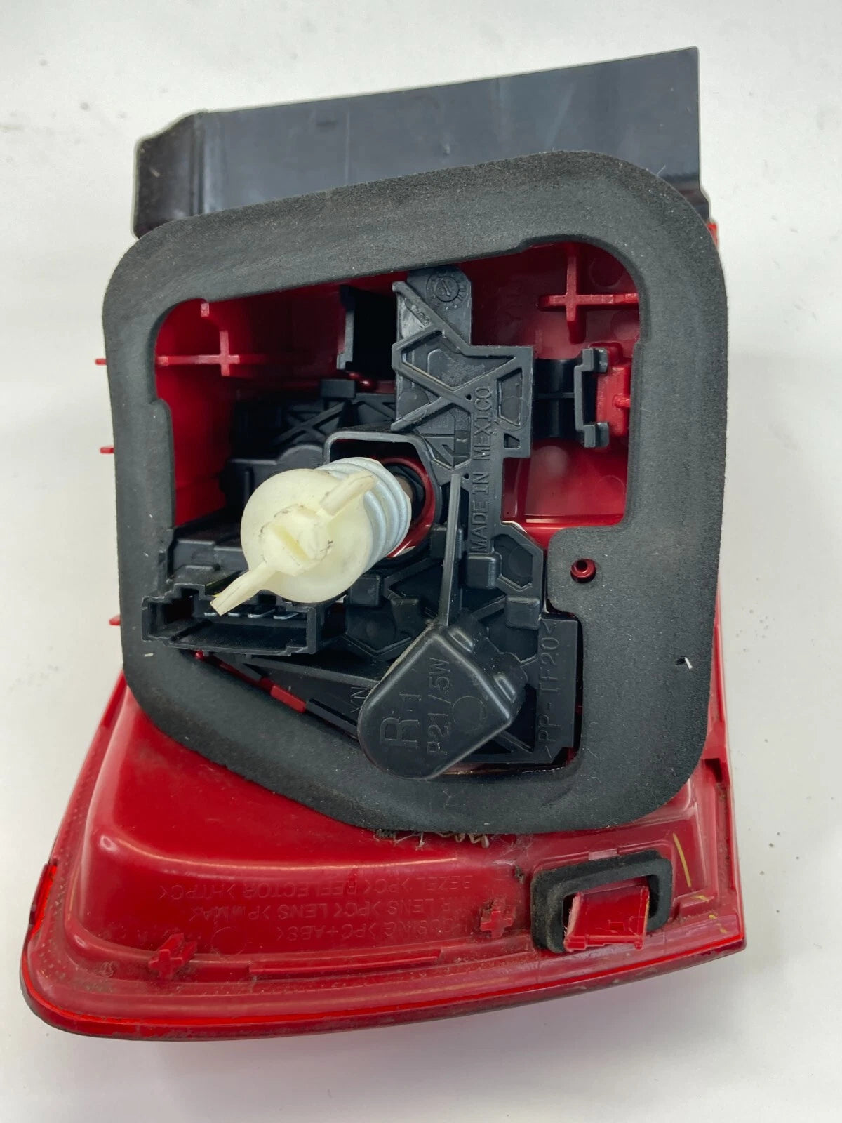 2011-2014 VOLKSWAGEN JETTA SEDAN RH PASSENGER SIDE OUTER TAILLIGHT TAILLAMP OEM