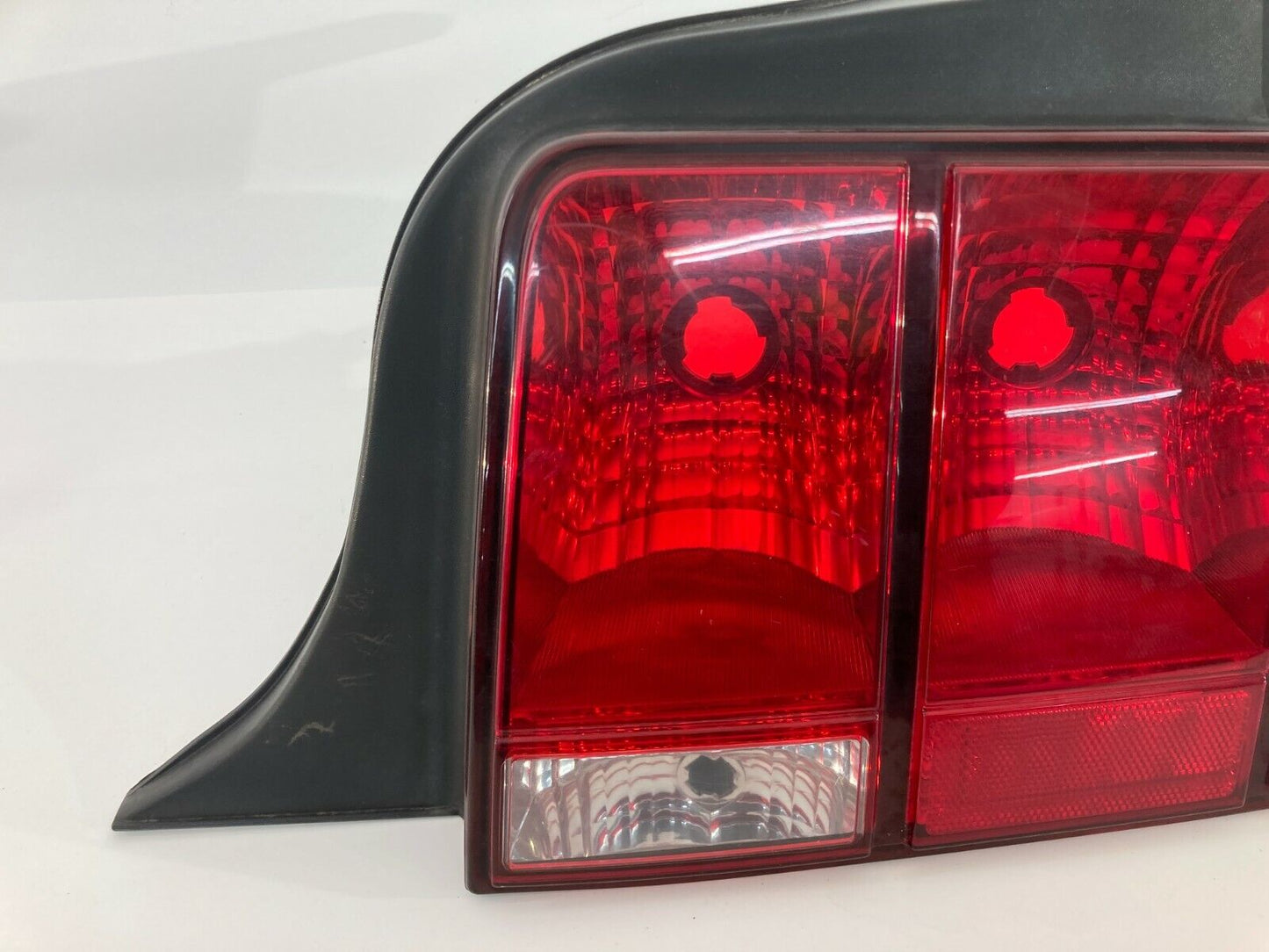 2005-2009 Ford Mustang Right Side Tail Light Taillight Aseembly 6R33-13B504-AH
