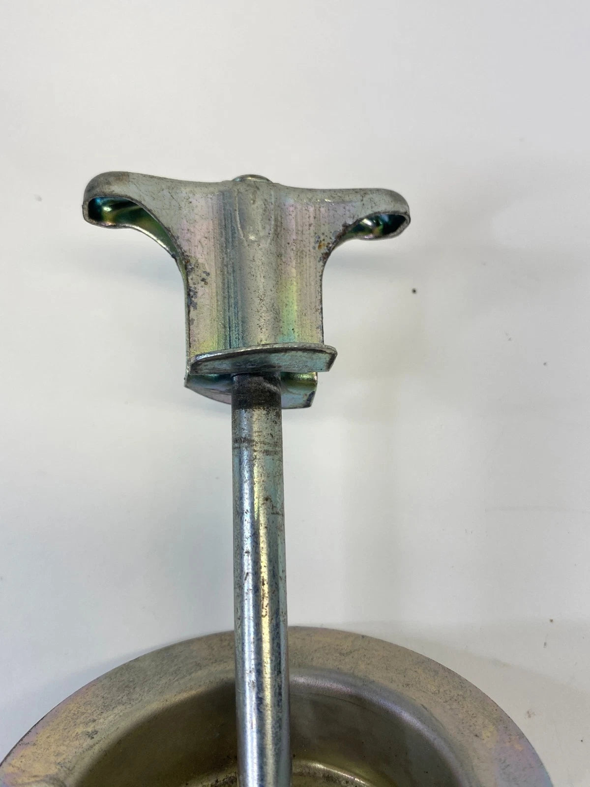 2003-2008 TOYOTA COROLLA SPARE TIRE WHEEL HOLD DOWN BOLT SCREW RETAINER