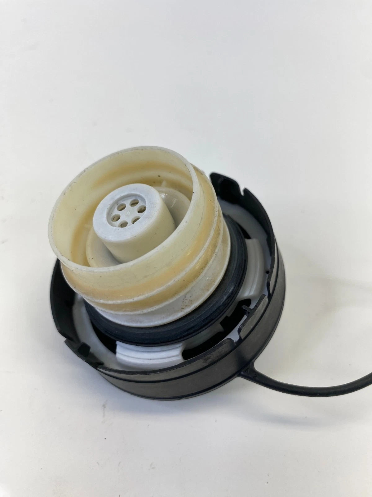 01 02 03 04 05 LEXUS GS300 GS430 LX470 FUEL FILLER GAS TANK COVER CAP OEM