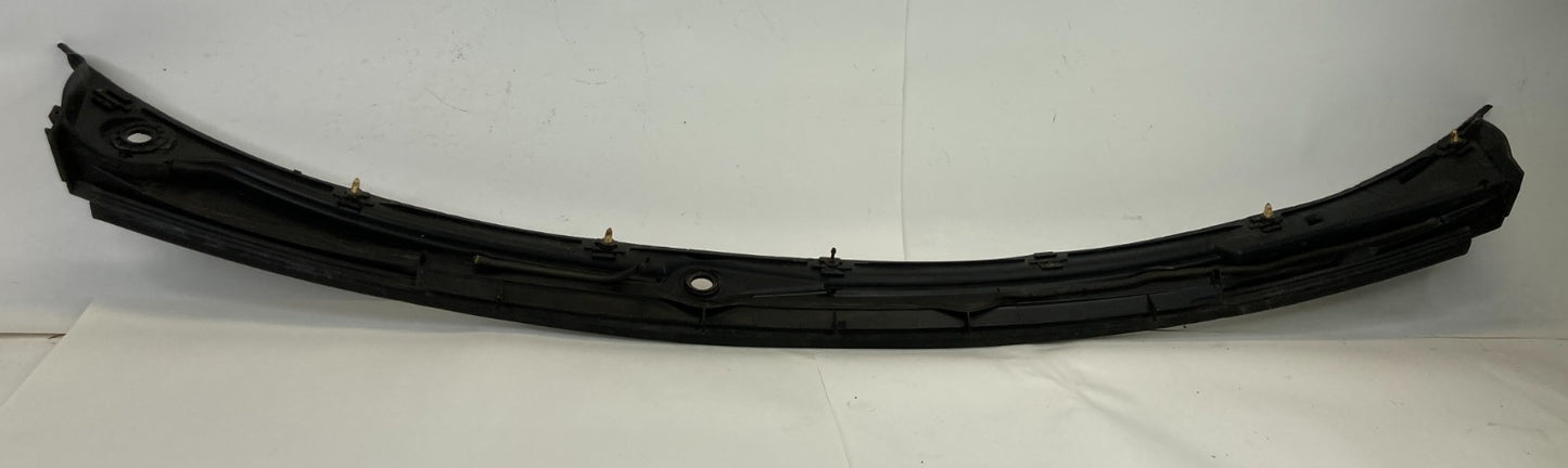 1999 2000 BMW 323i Front Lower Windshield Cowl Panel Cover Top Trim 8-208-483