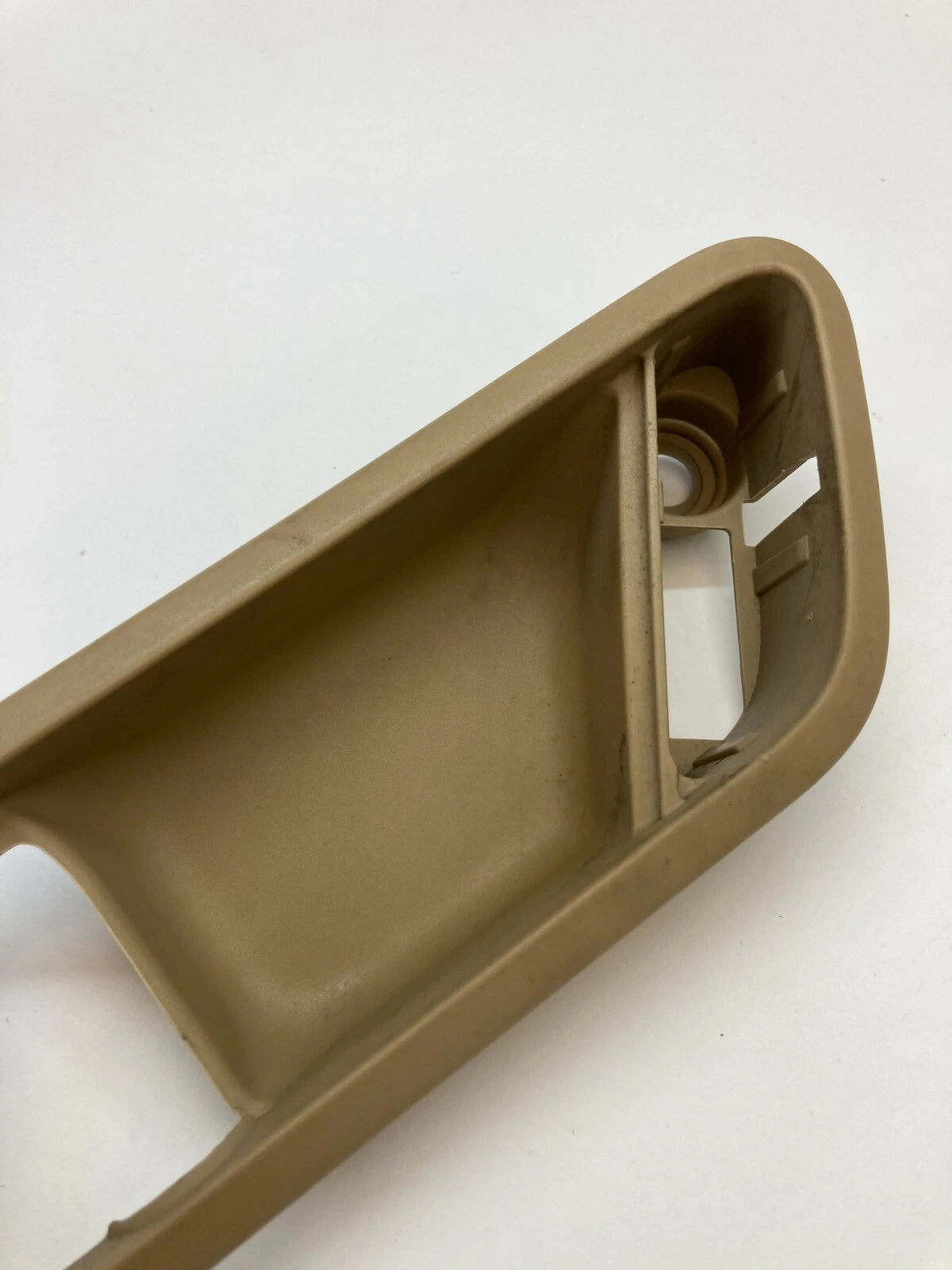 06-10 MERCEDES-BENZ R350 R 350 FRONT LEFT DRIVER SIDE INNER DOOR HANDLE BEZEL