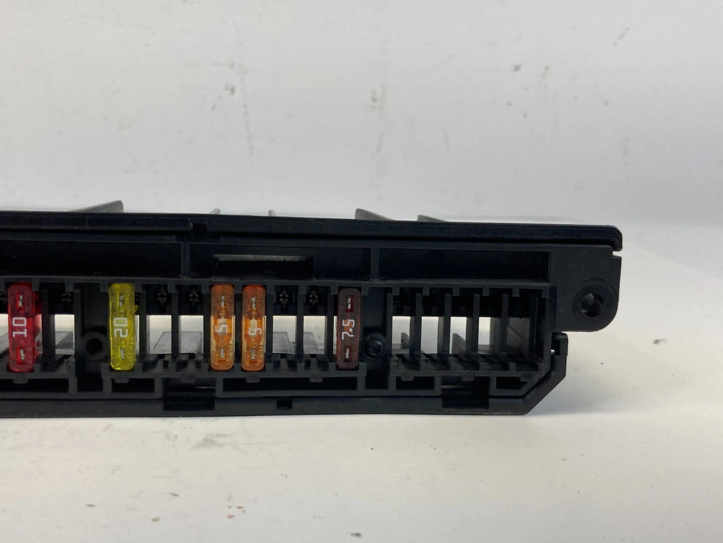 2006 2007 BMW 525I 3.0L AT FRONT POWER DISTRIBUTION FUSE RELAY BOX 257-13290 OEM
