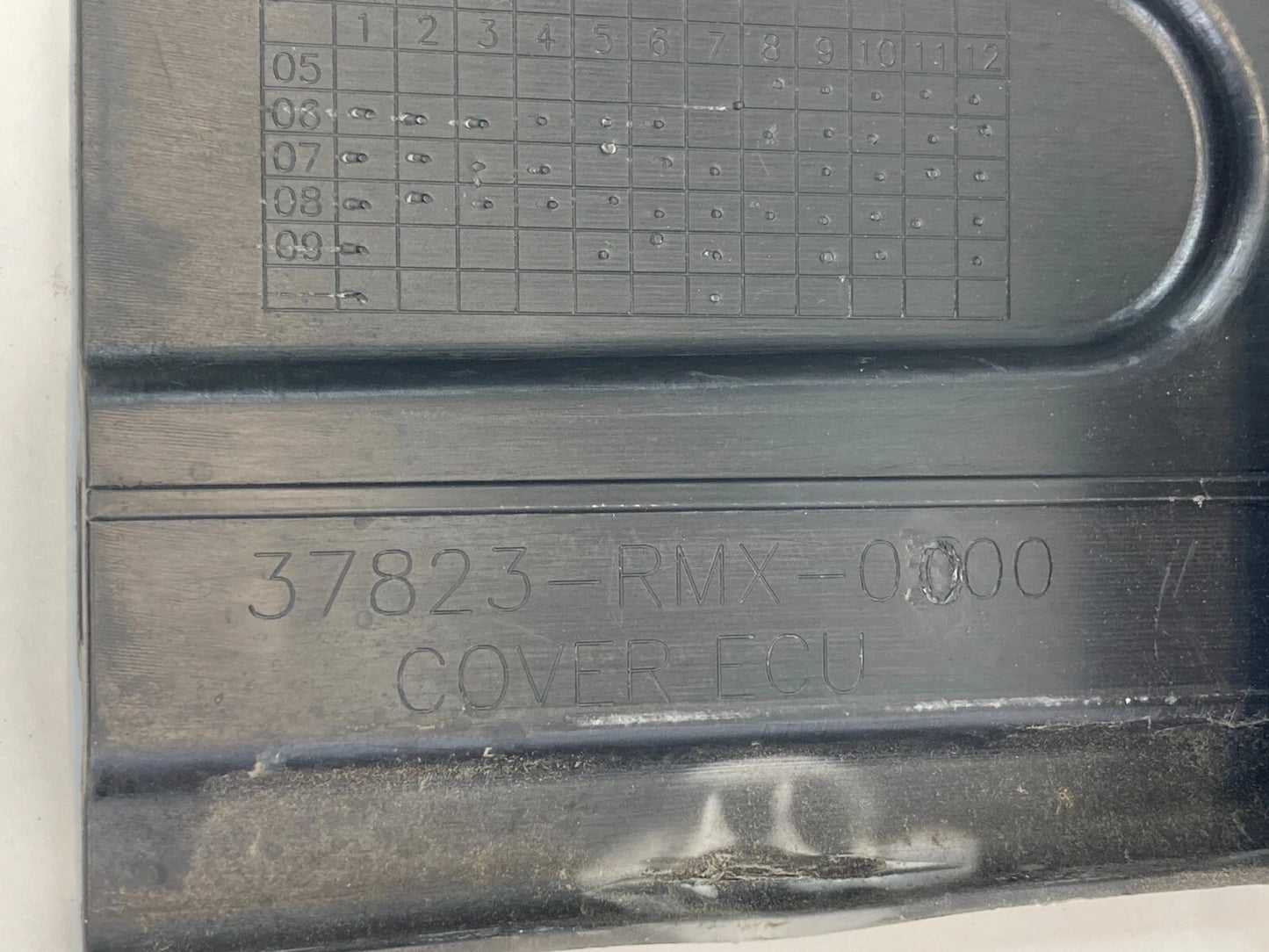 2006-2011 HONDA CIVIC HYBRID 1.3L ENGINE CONTROL MODULE COVER CAP 37823-RMX-000