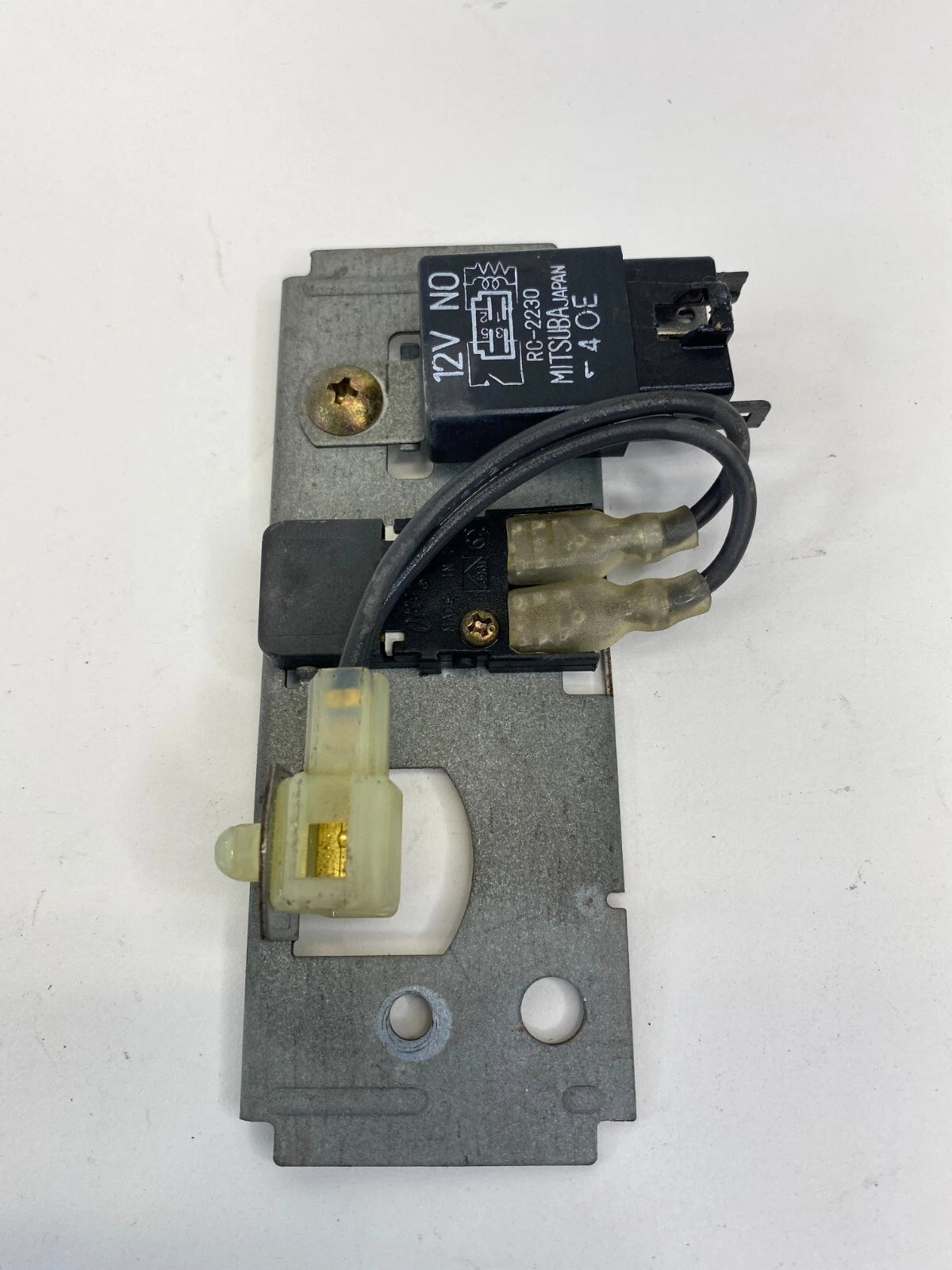 1995 1996 SUBARU LEGACY SEDAN & WAGON POWER WINDOW RELAY W BRACKET OEM