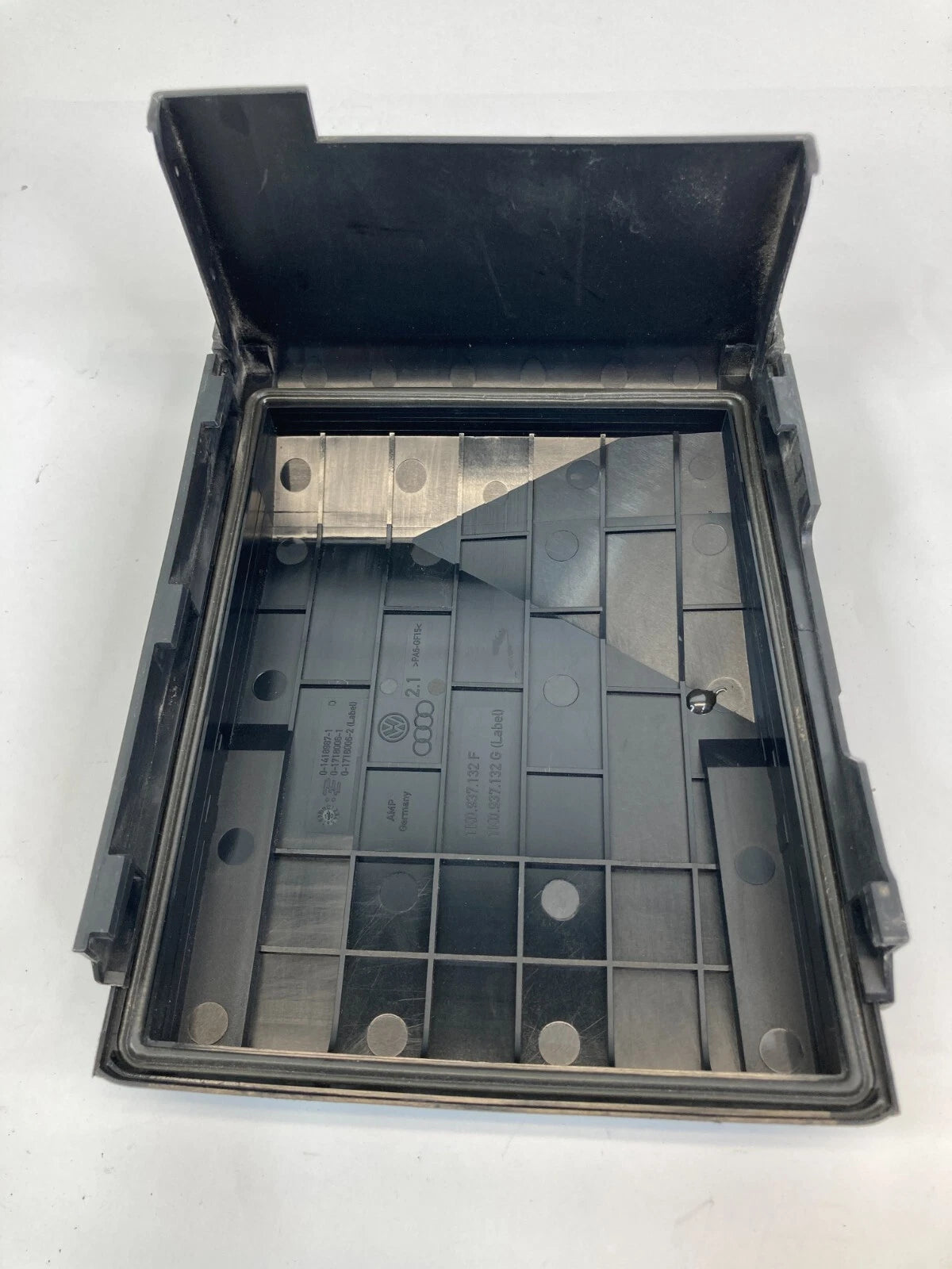 2009-2017 VOLKSWAGEN TIGUAN 2.0L ENGINE RELAY FUSE BOX LID COVER 1K0937132G