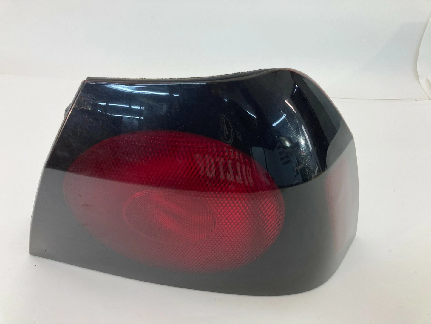 2000-2004 CHEVROLET IMPALA REAR RIGHT PASSENGER OUTER TAIL LIGHT 16525262 OEM