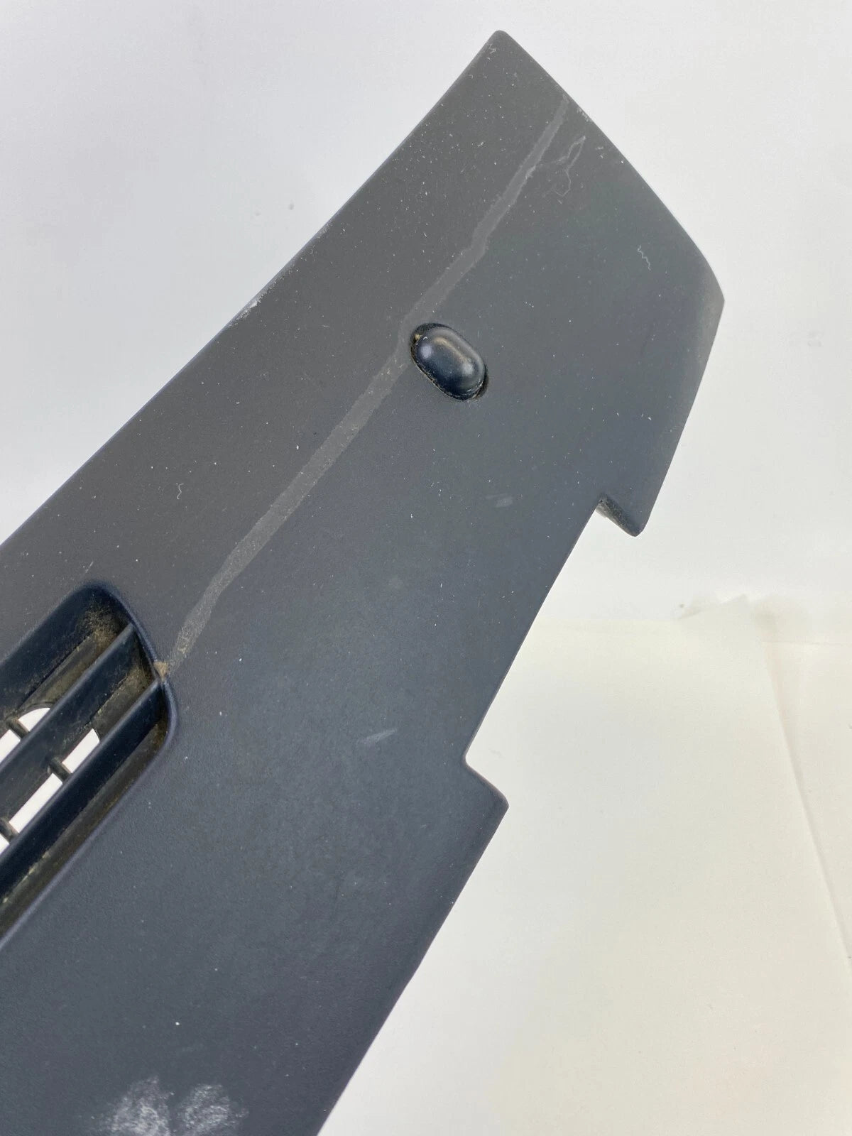 2003-2005 FORD CROWN VICTORIA FRONT DASH WINDSHIELD DEFROSTER GRILLE COVER PANEL