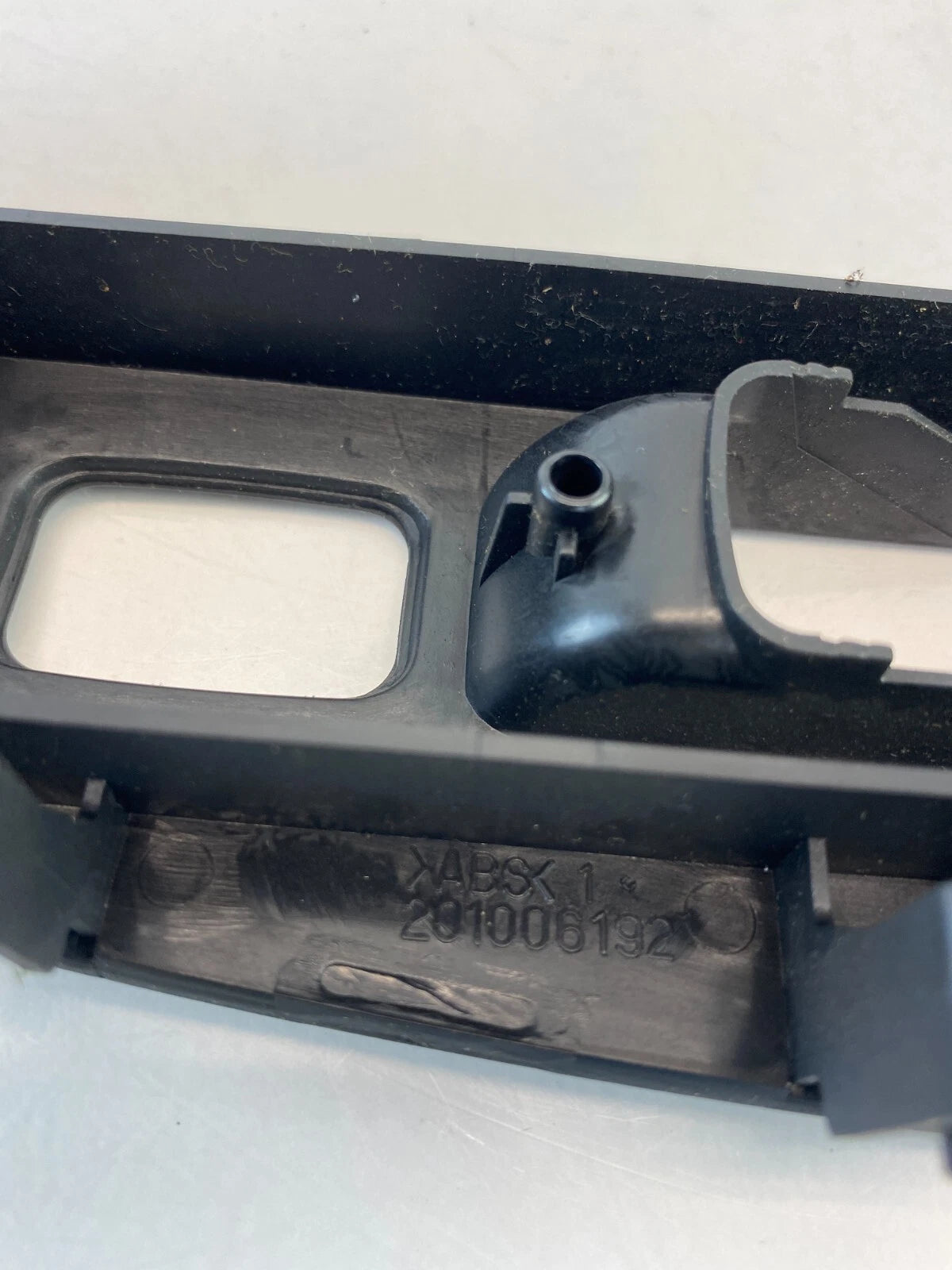 2010-2013 KIA FORTE FRONT RIGHT SIDE DOOR WINDOW SWITCH TRIM BEZEL 201006192 OEM
