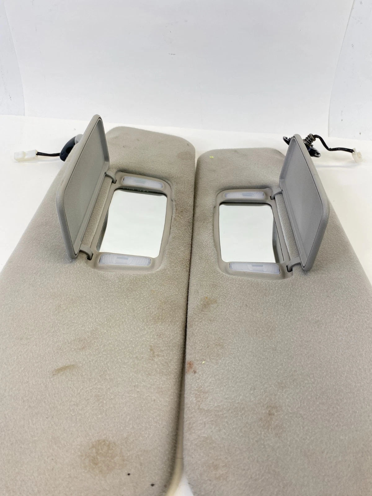 2005-2010 TOYOTA SIENNA LEFT & RIGHT SUNVISOR SUN VISOR SHADE PAIR SET OEM