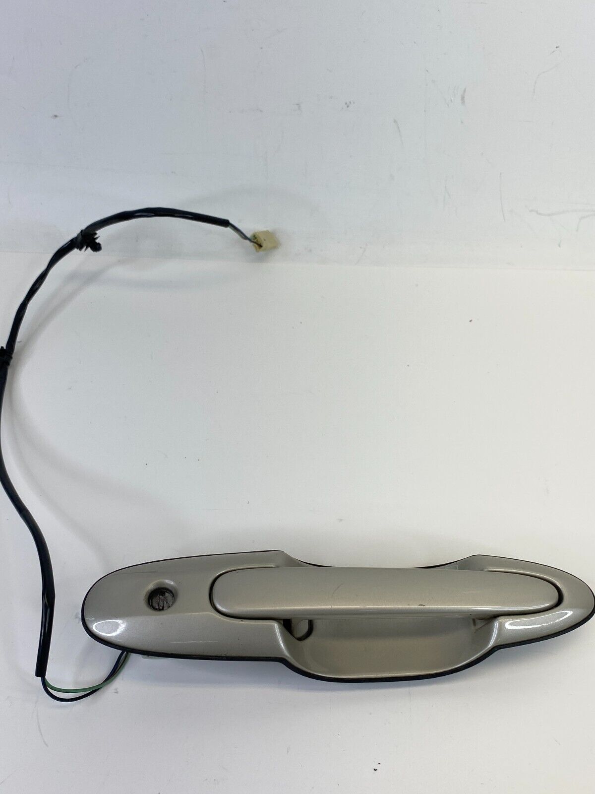 2000-2006 Mazda MPV Front Right Pasenger Side Exterior Door Handle Assy OEM