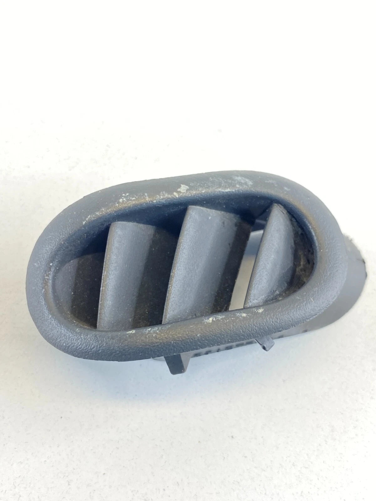 04-07 DODGE GRAND CARAVAN DASH RIGHT SIDE DEFROSTER AIR VENT GRILLE 0SJ3TRMAA