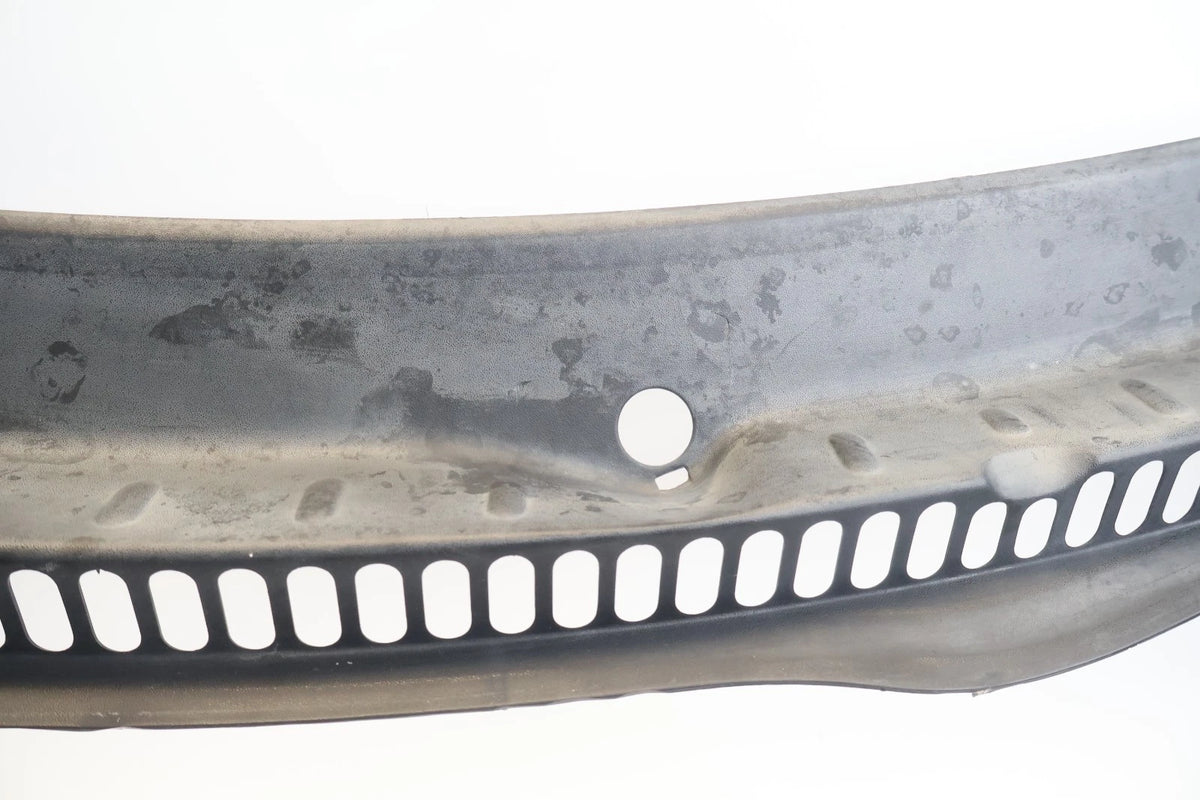 1998-2010 VW NEW BEETLE UPPER WINDSHIELD DEFROSTER NOZZLE VENT COVER TRIM OEM