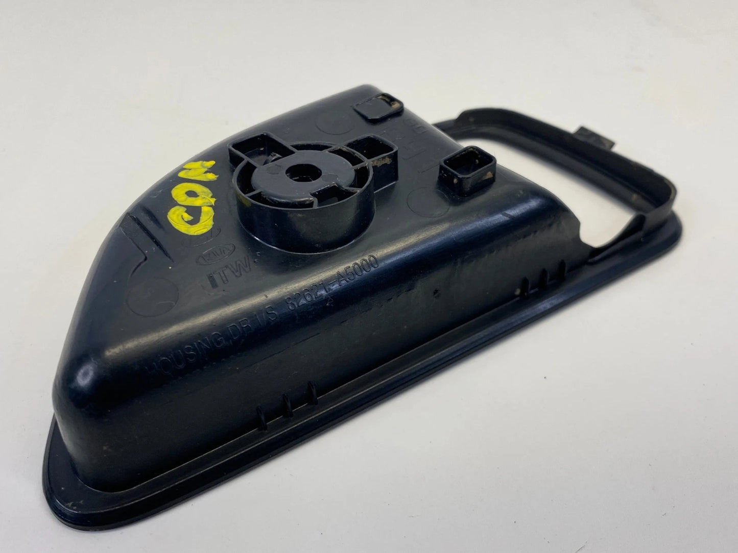 2013-2017 HYUNDAI ELANTRA GT INTERIOR RIGHT DOOR HANDLE BEZEL COVER 82621-A5000