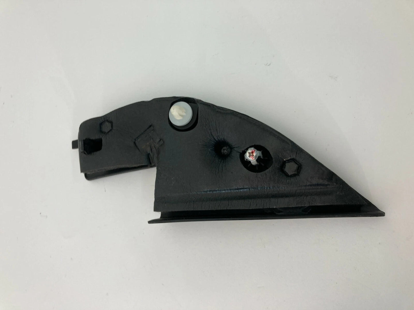 2007 2008 HYUNDAI ENTOURAGE FRONT LEFT DRIVER INNER CORNER MIRROR TRIM COVER OEM