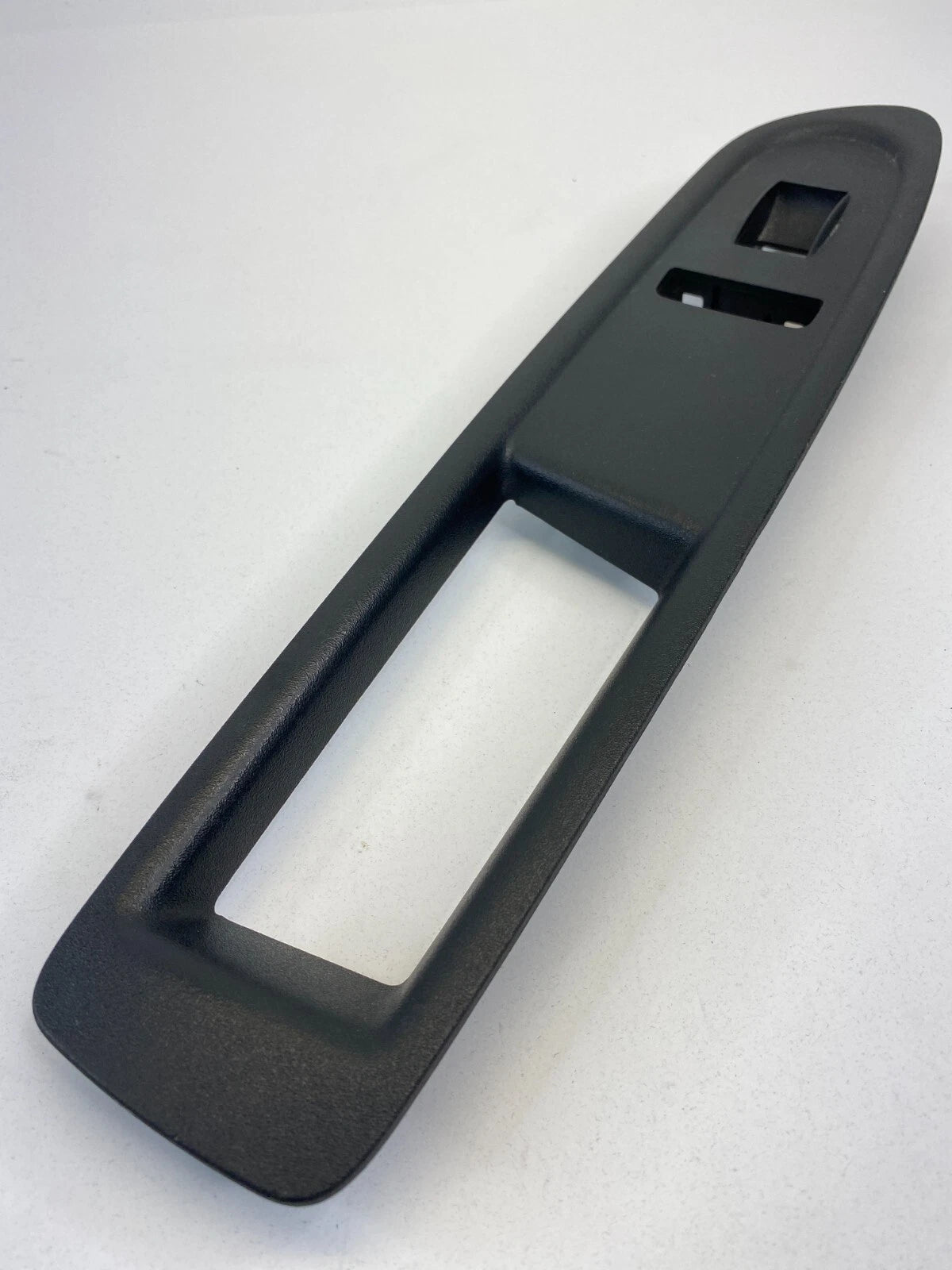 2009-2012 CHEVROLET TRAVERSE FRONT RIGHT SIDE WINDOW SWITCH BEZEL TRIM ONLY OEM