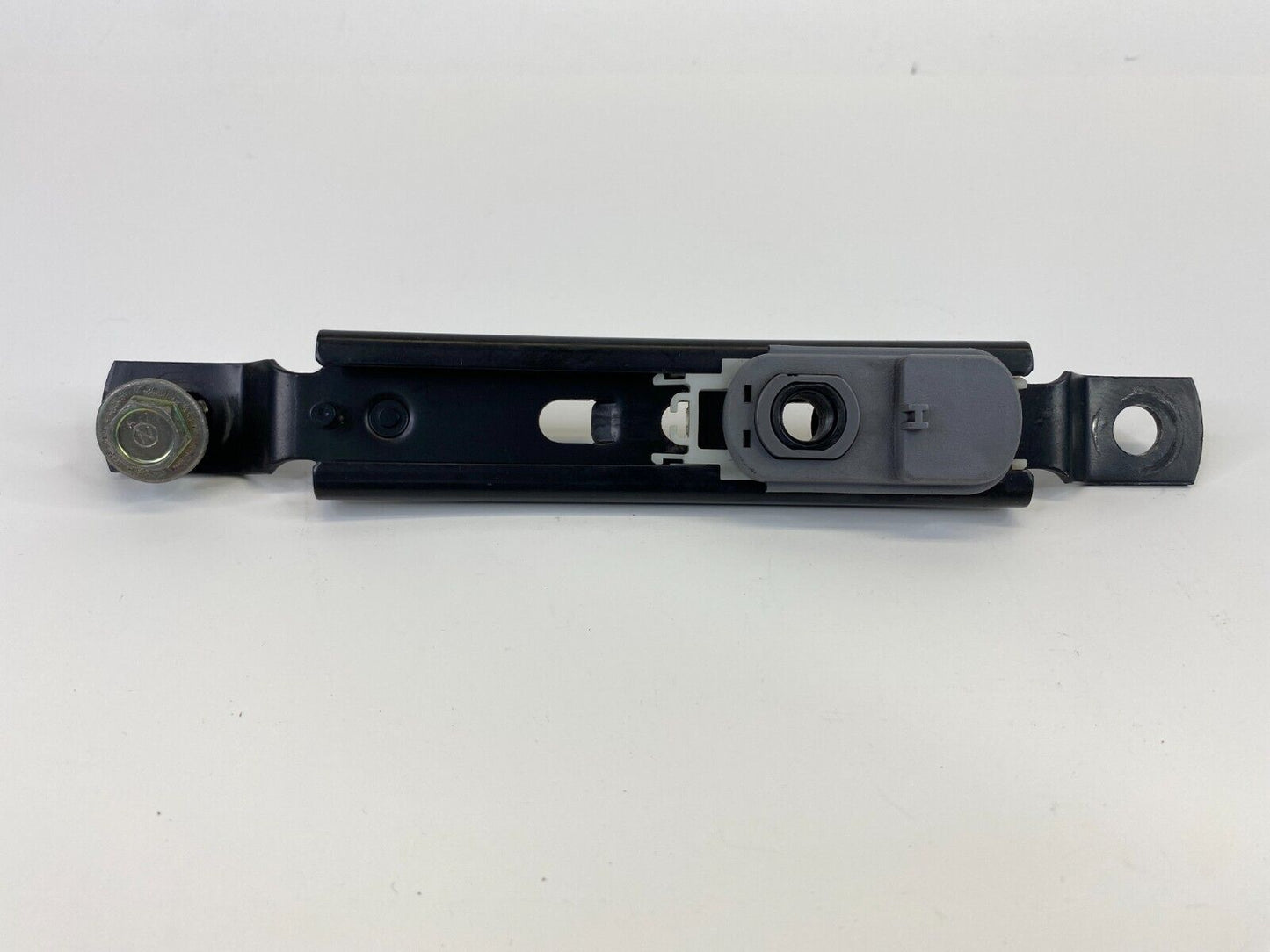 2005 2006 Hyundai Elantra Front Right Passenger Seat Belt Adjuster Height OEM