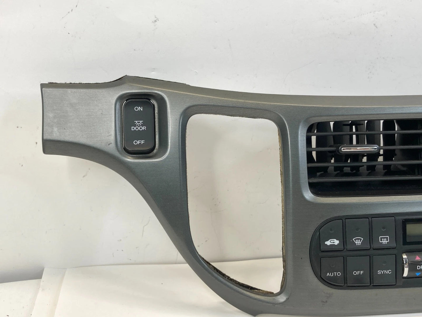 05-10 HONDA ODYSSEY DASH RADIO CLIMATE CONTROL SWITCH W/ TRIM BEZEL 77250SHJA220