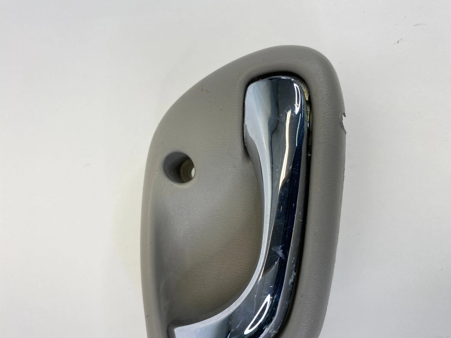 2003-2006 SUZUKI XL-7 REAR RIGHT PASSENGER SIDE DOOR INTERIOR DOOR HANDLE OEM